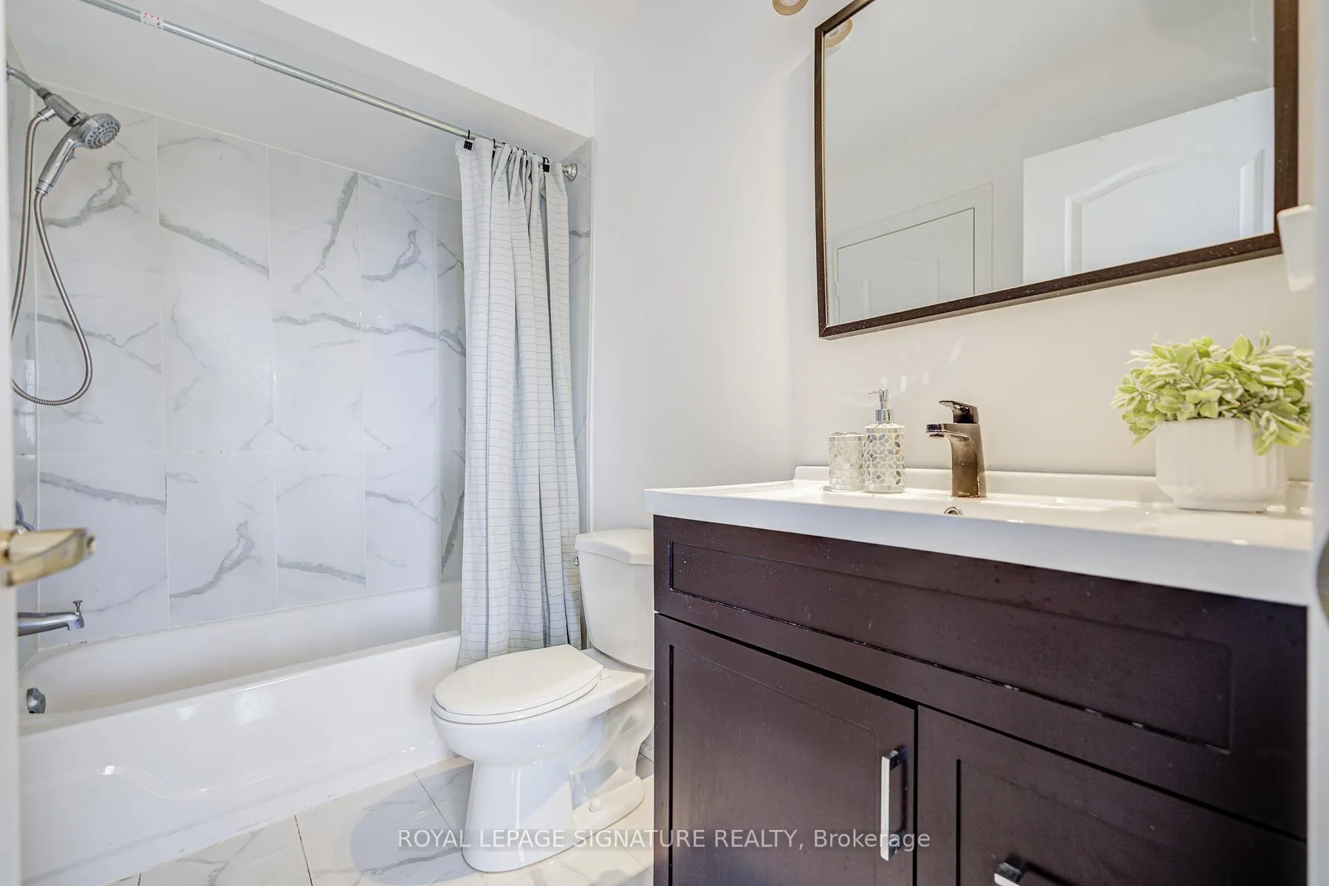 Photo 41 of 76 Derrywood Drive, Vaughan, Patterson — HOMEH