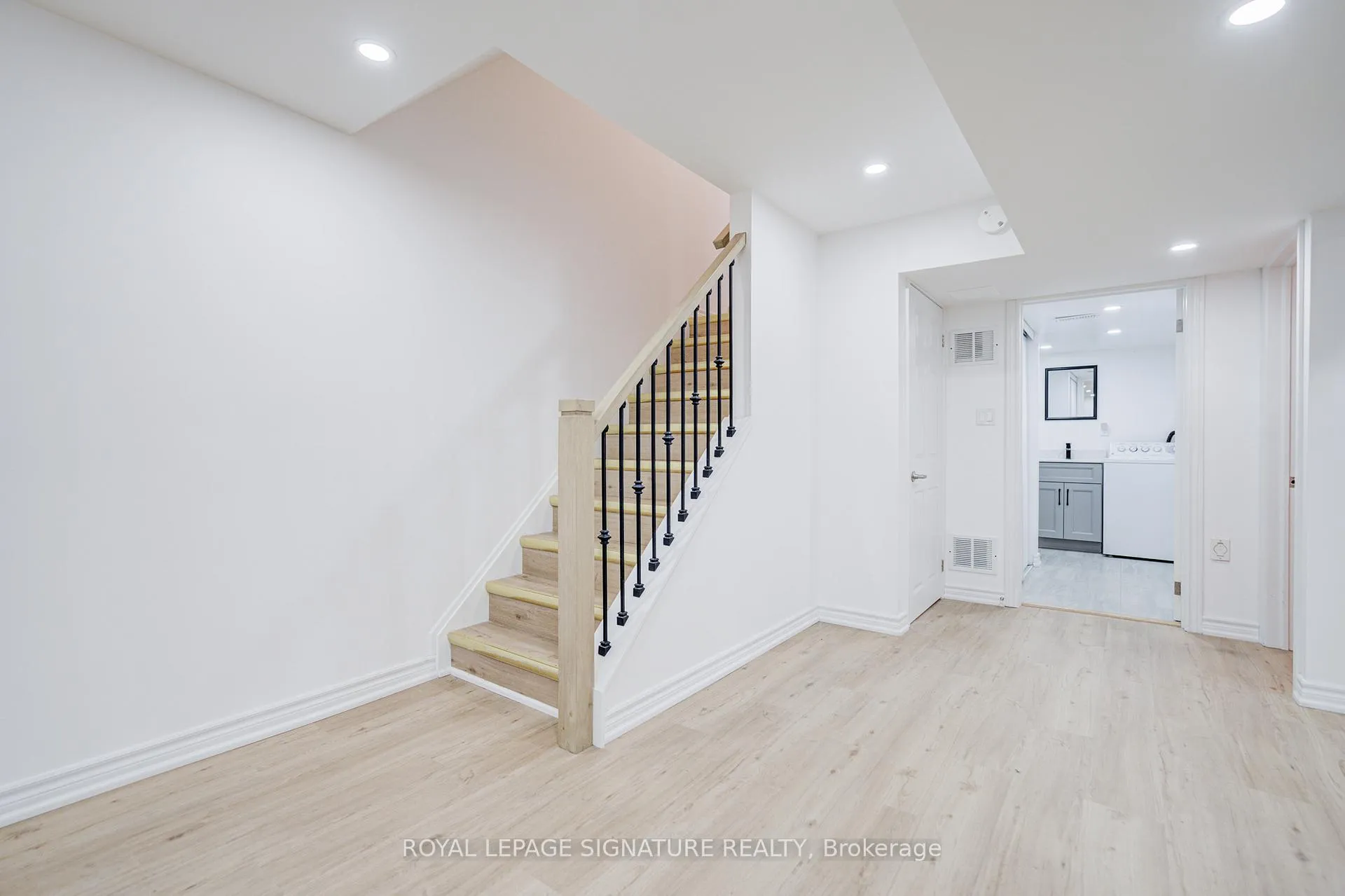 Photo 42 of 76 Derrywood Drive, Vaughan, Patterson — HOMEH