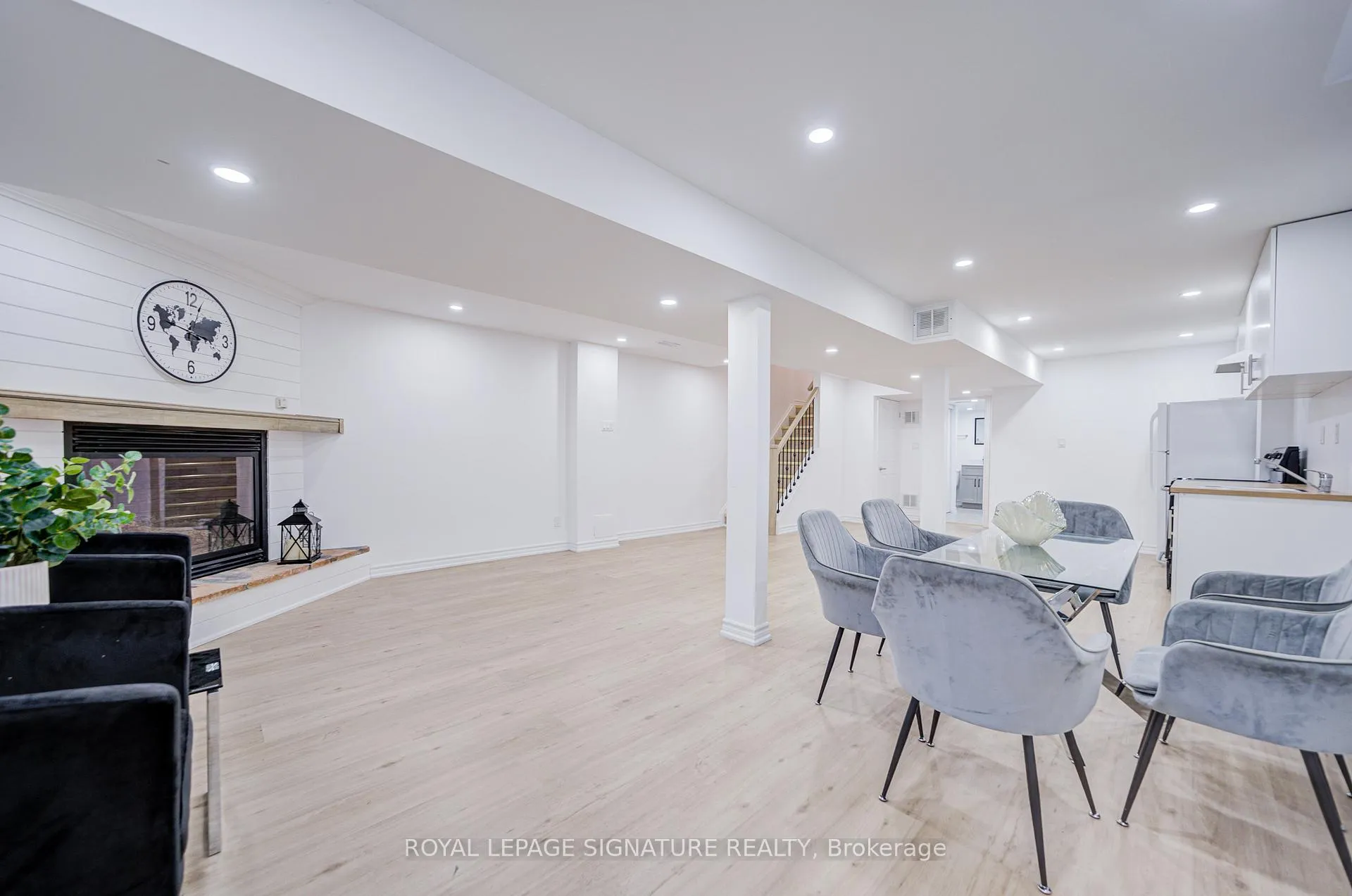 Photo 44 of 76 Derrywood Drive, Vaughan, Patterson — HOMEH