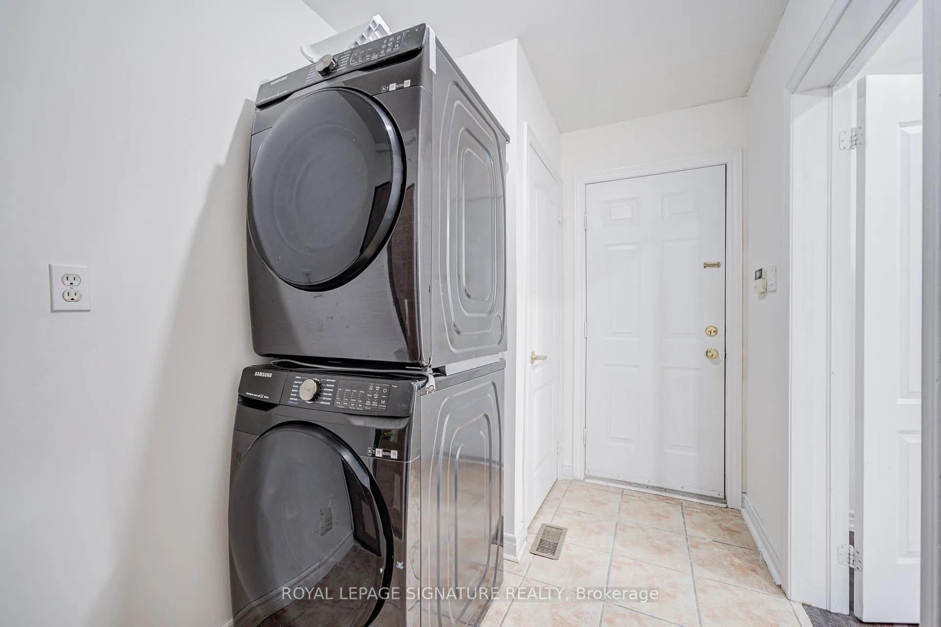 Photo 49 of 76 Derrywood Drive, Vaughan, Patterson — HOMEH