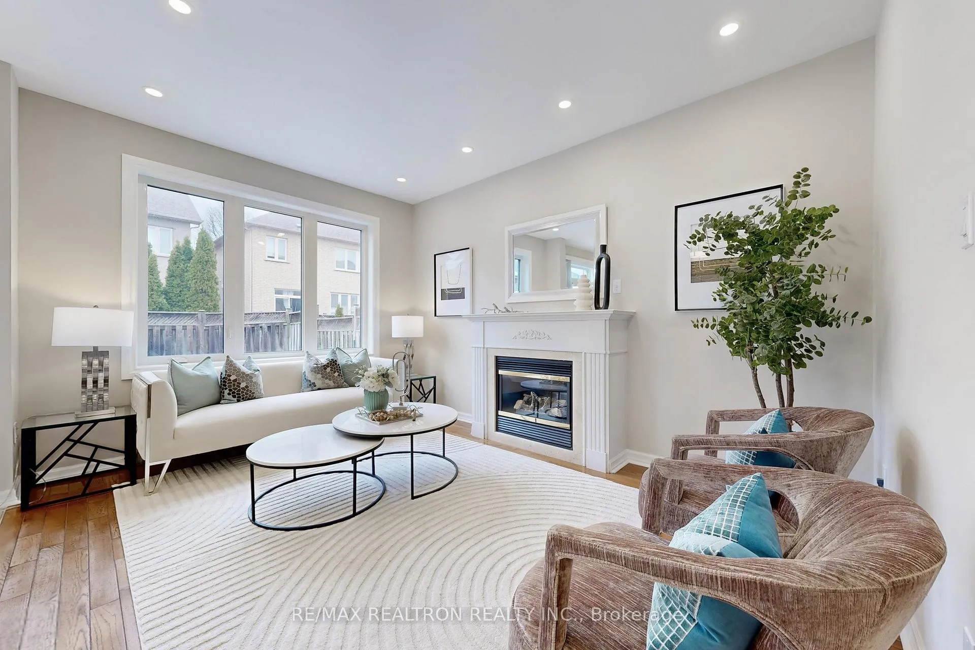 Photo 10 of 116 Southbrook Crescent, Markham, Cachet — HOMEH