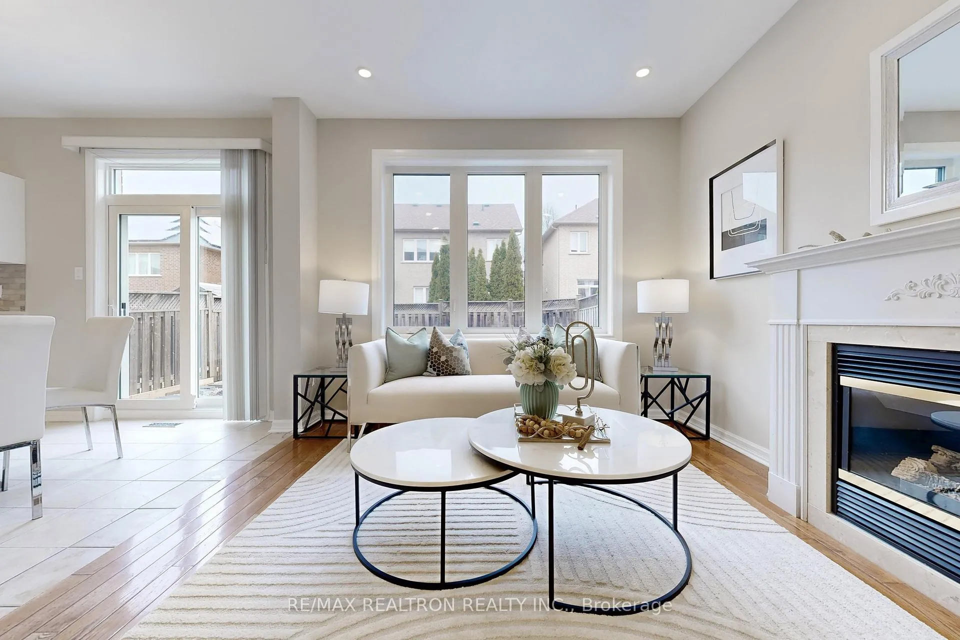 Photo 11 of 116 Southbrook Crescent, Markham, Cachet — HOMEH