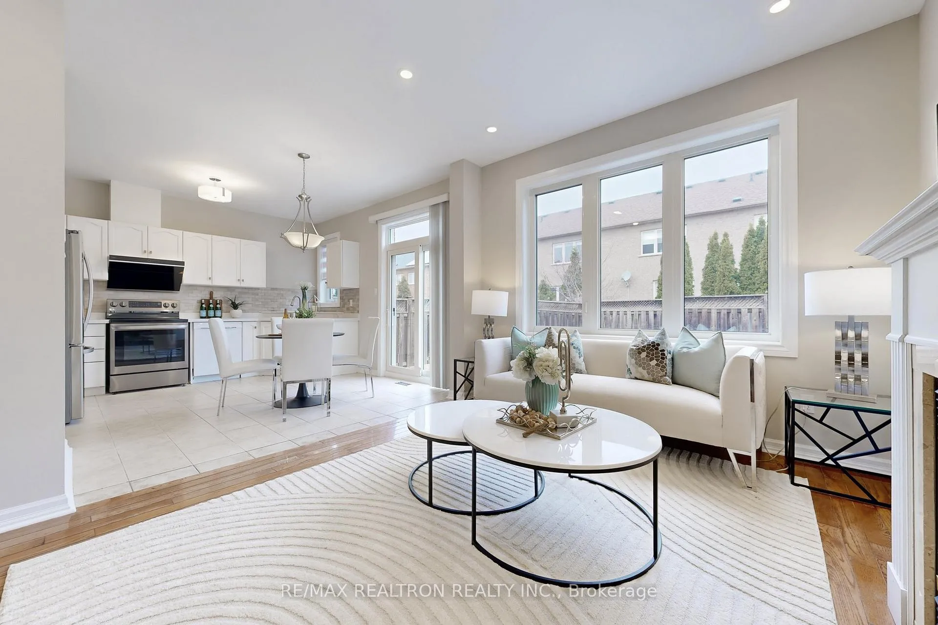 Photo 12 of 116 Southbrook Crescent, Markham, Cachet — HOMEH