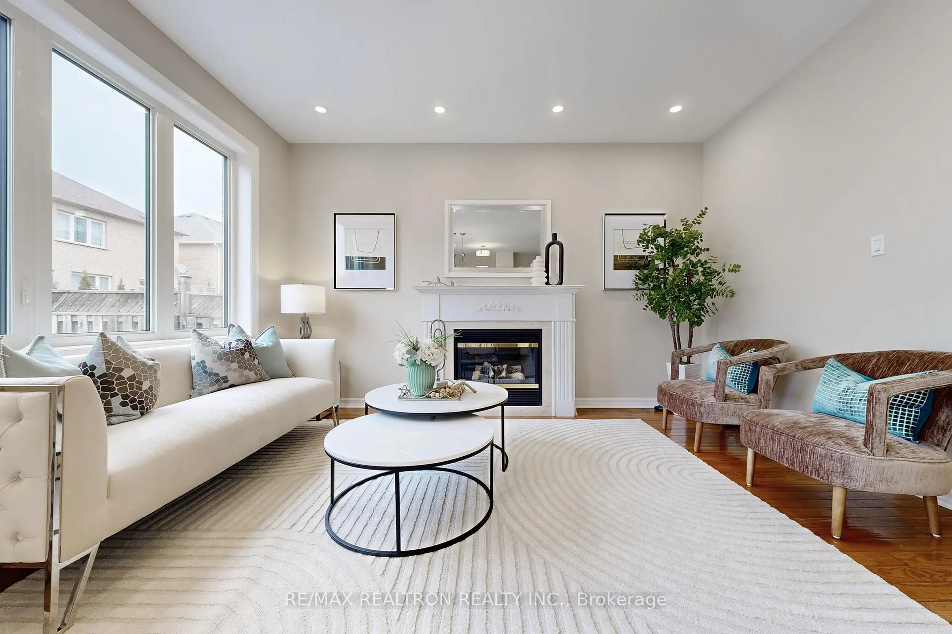 Photo 13 of 116 Southbrook Crescent, Markham, Cachet — HOMEH
