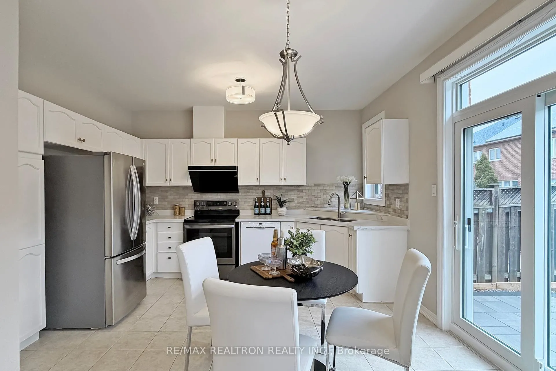 Photo 14 of 116 Southbrook Crescent, Markham, Cachet — HOMEH