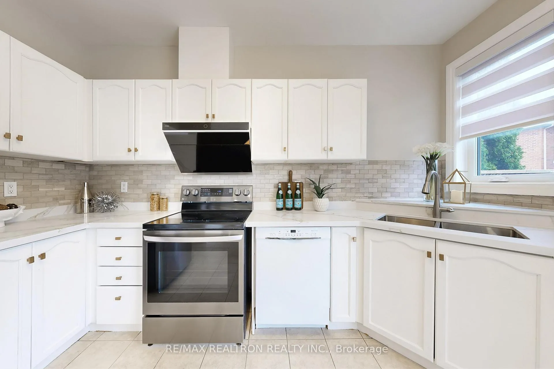 Photo 15 of 116 Southbrook Crescent, Markham, Cachet — HOMEH