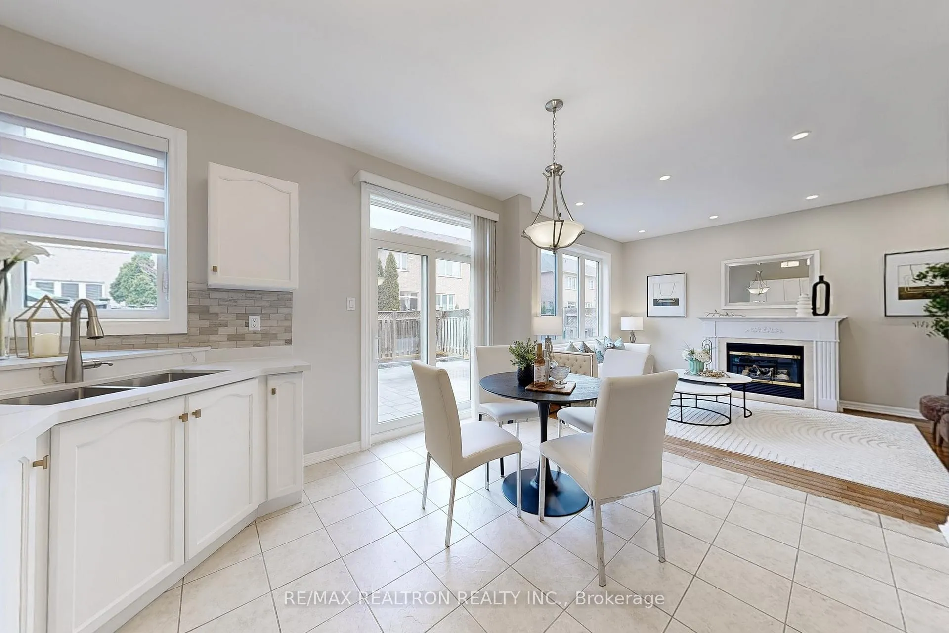 Photo 16 of 116 Southbrook Crescent, Markham, Cachet — HOMEH