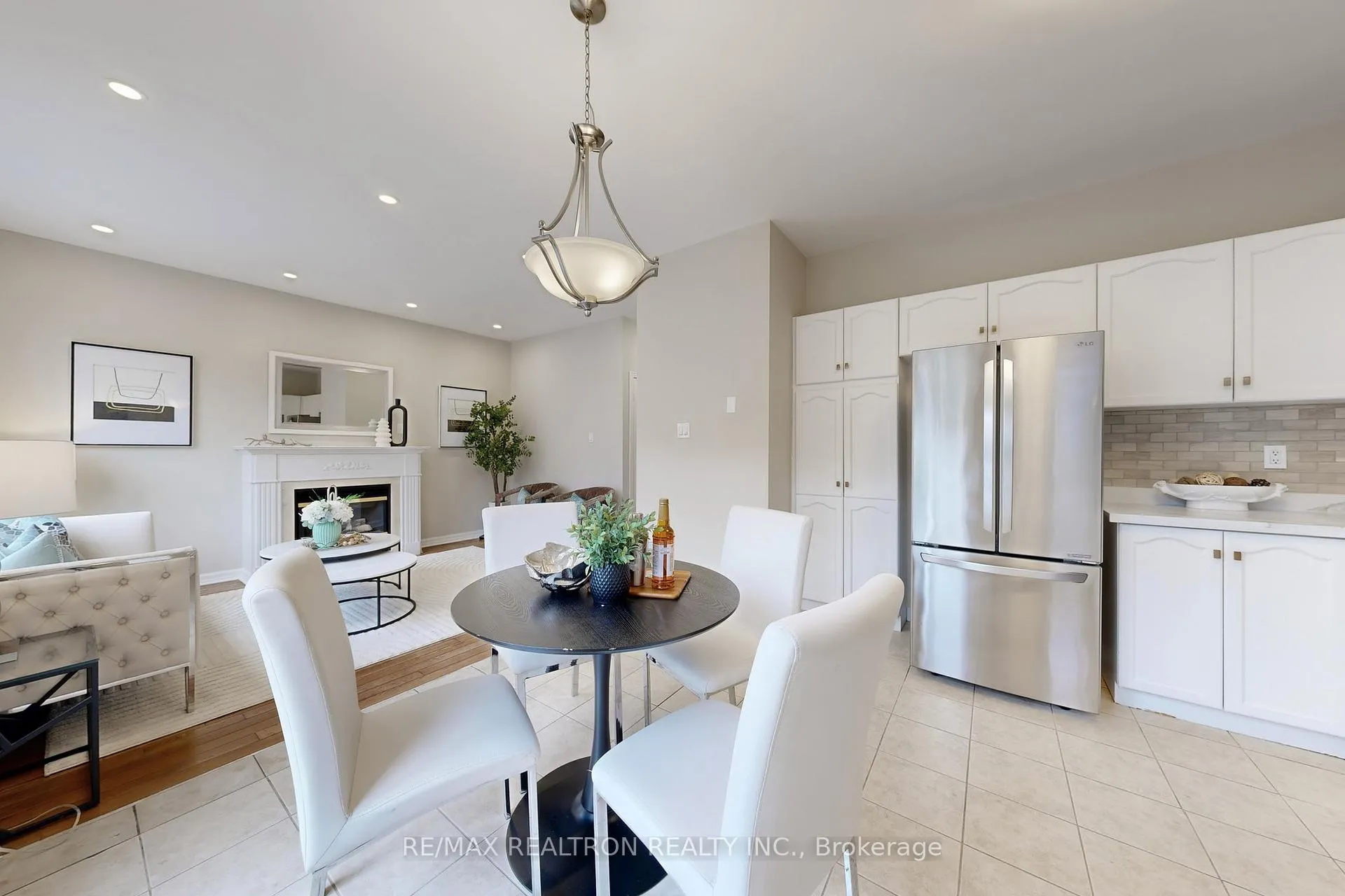 Photo 17 of 116 Southbrook Crescent, Markham, Cachet — HOMEH