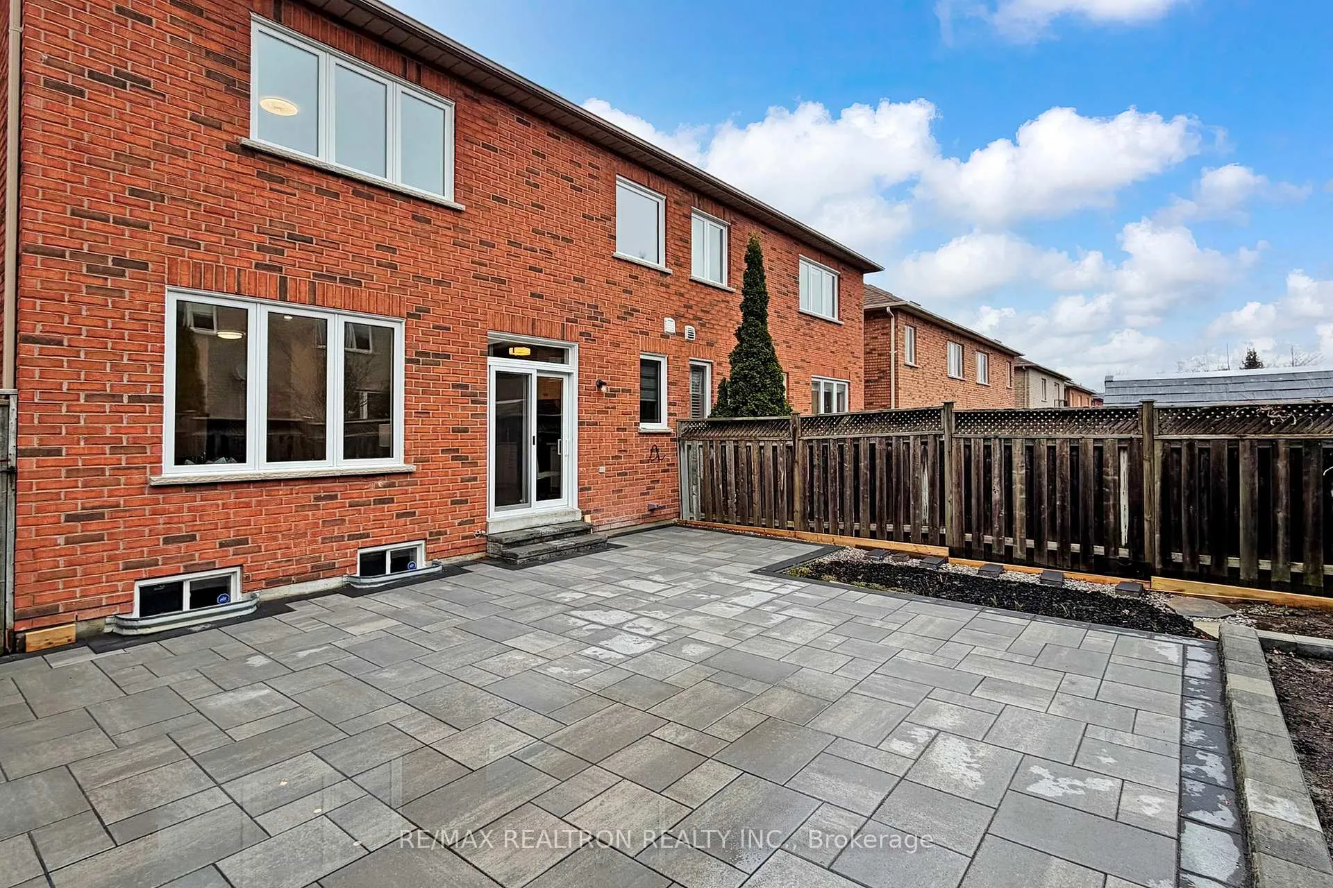 Photo 38 of 116 Southbrook Crescent, Markham, Cachet — HOMEH