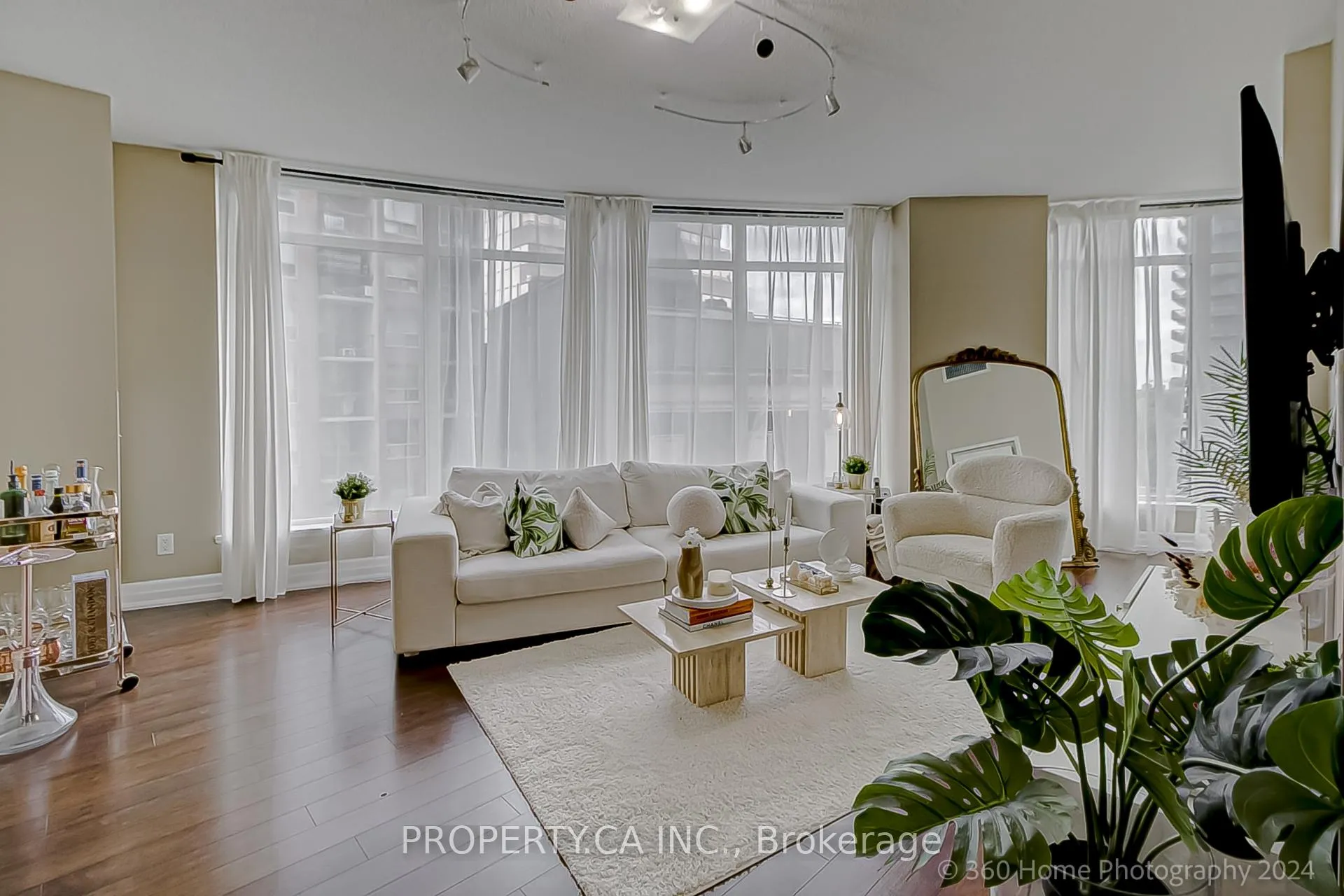 Photo of Unit 702, 8 Scollard Street