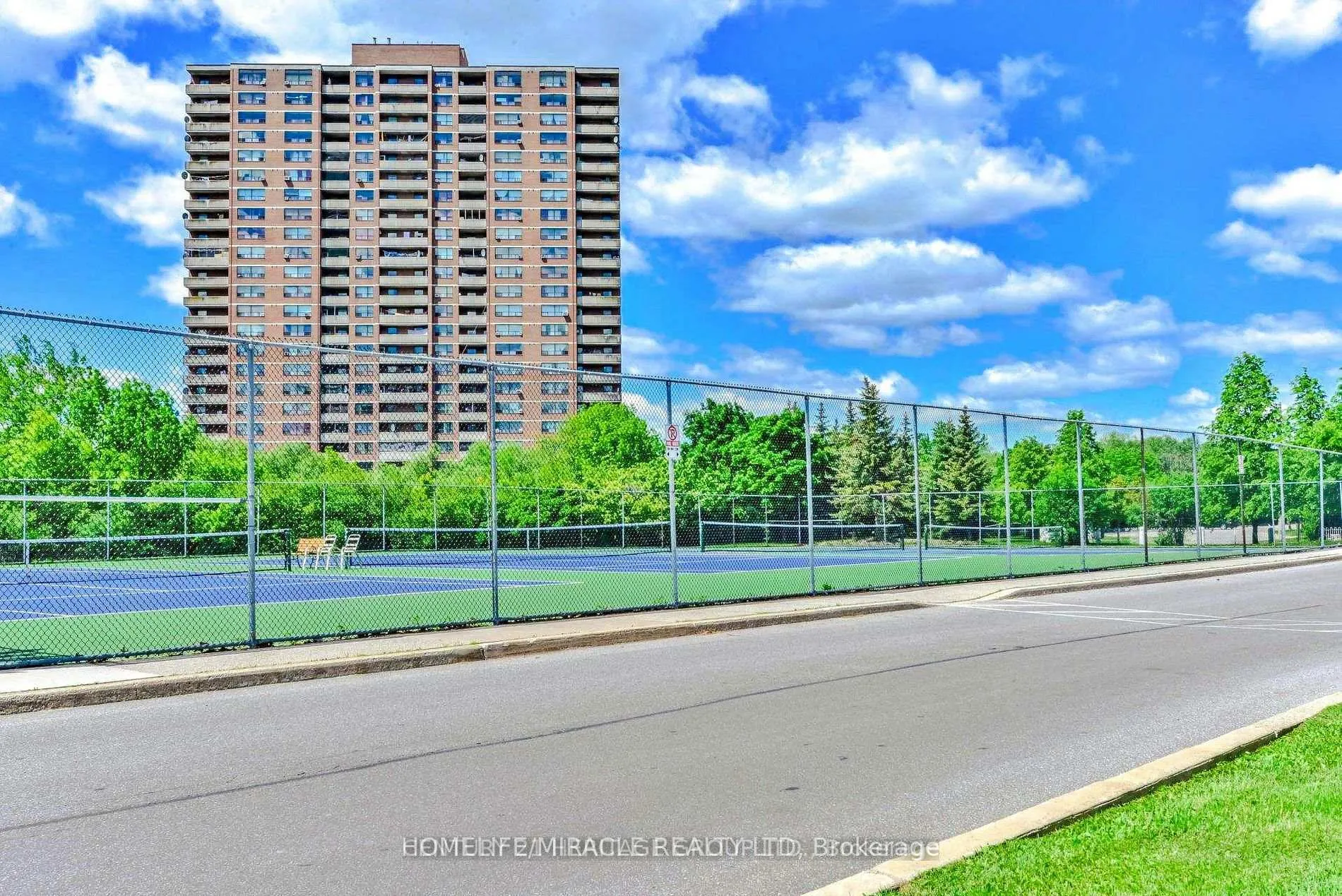 Photo 3 of Unit 708, 5 Rowntree Road, Etobicoke, Mount Olive-Silverstone-Jamestown — HOMEH