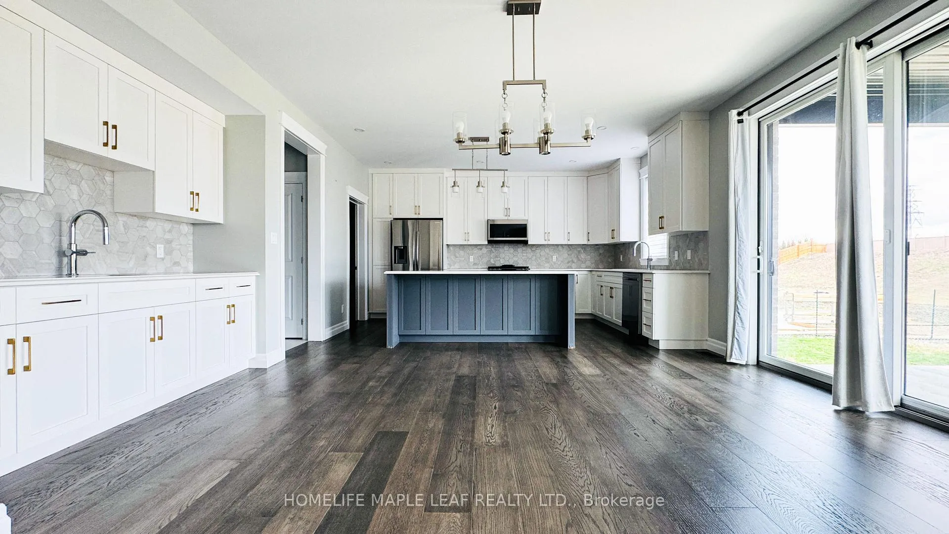Photo 4 of 310 Blake Avenue, Lakeshore — HOMEH