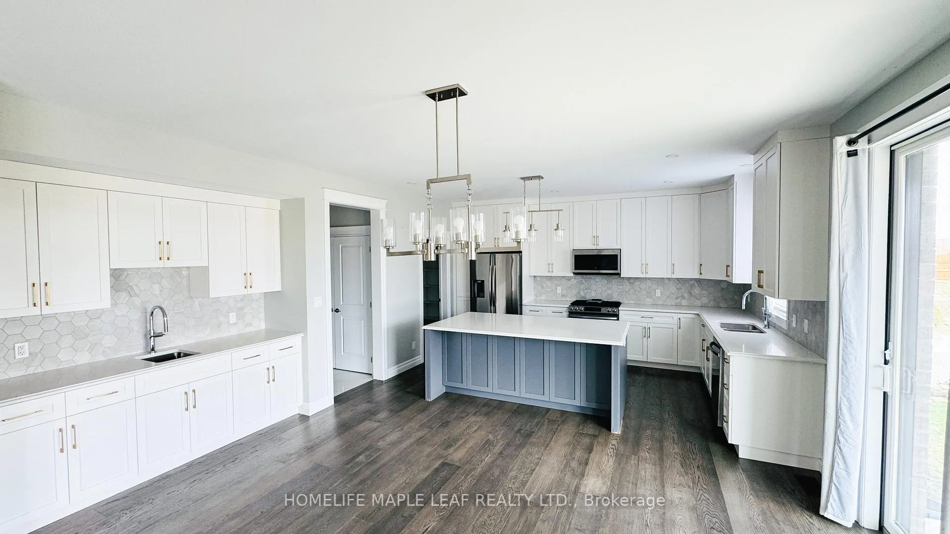 Photo 5 of 310 Blake Avenue, Lakeshore — HOMEH