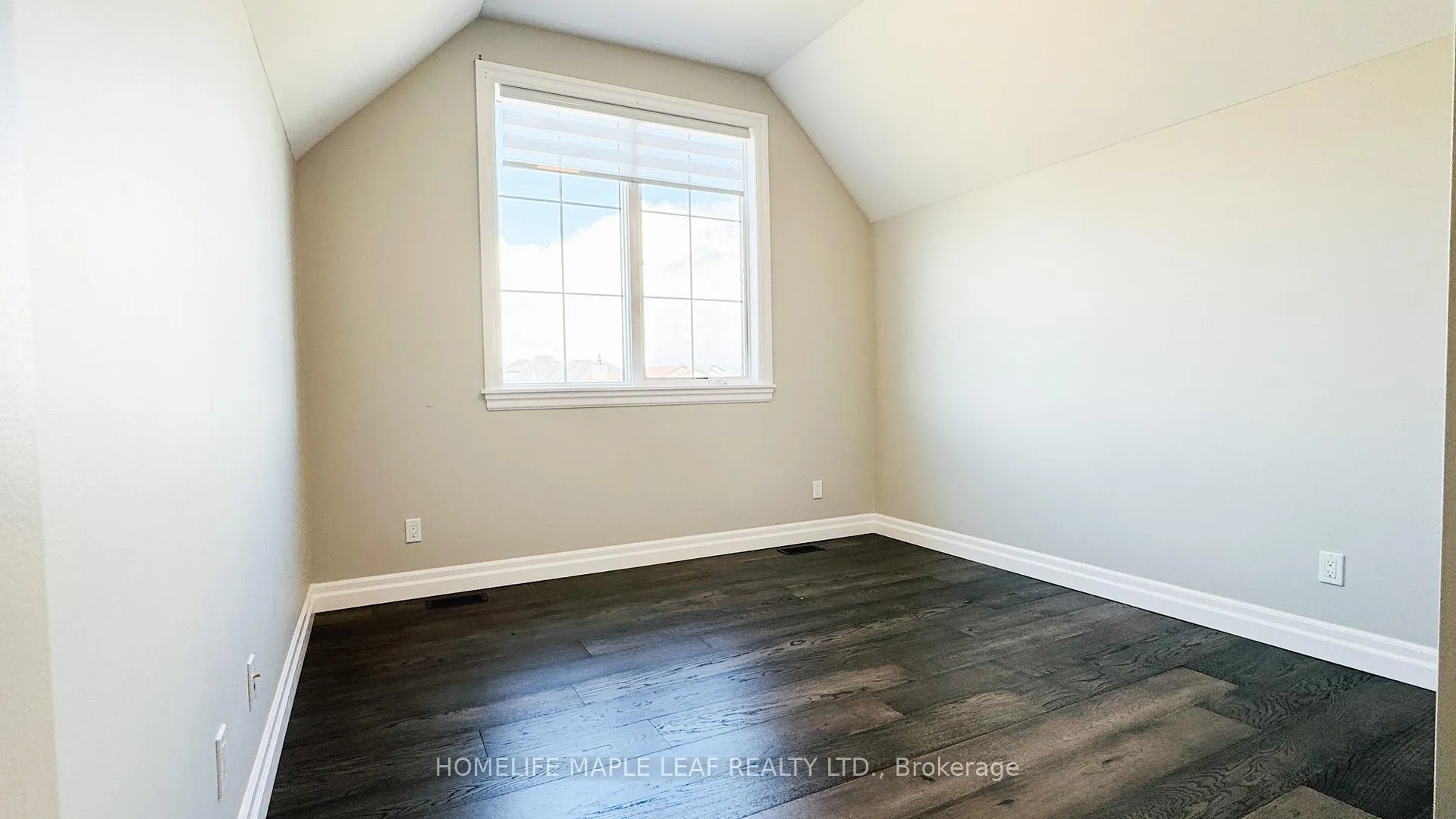 Photo 19 of 310 Blake Avenue, Lakeshore — HOMEH