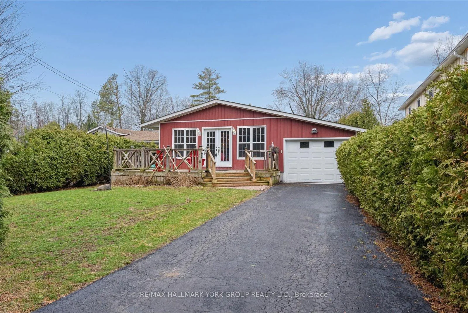 Photo 3 of 836 Crescent Beach Road, Georgina, Historic Lakeshore Communities — HOMEH