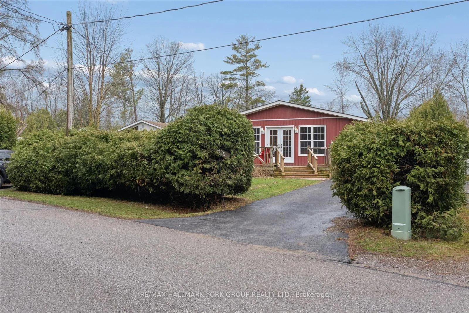 Photo 4 of 836 Crescent Beach Road, Georgina, Historic Lakeshore Communities — HOMEH