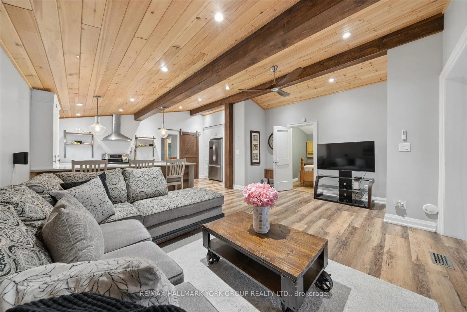 Photo 12 of 836 Crescent Beach Road, Georgina, Historic Lakeshore Communities — HOMEH