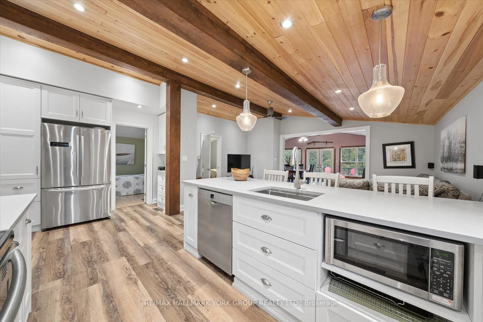 Photo 17 of 836 Crescent Beach Road, Georgina, Historic Lakeshore Communities — HOMEH