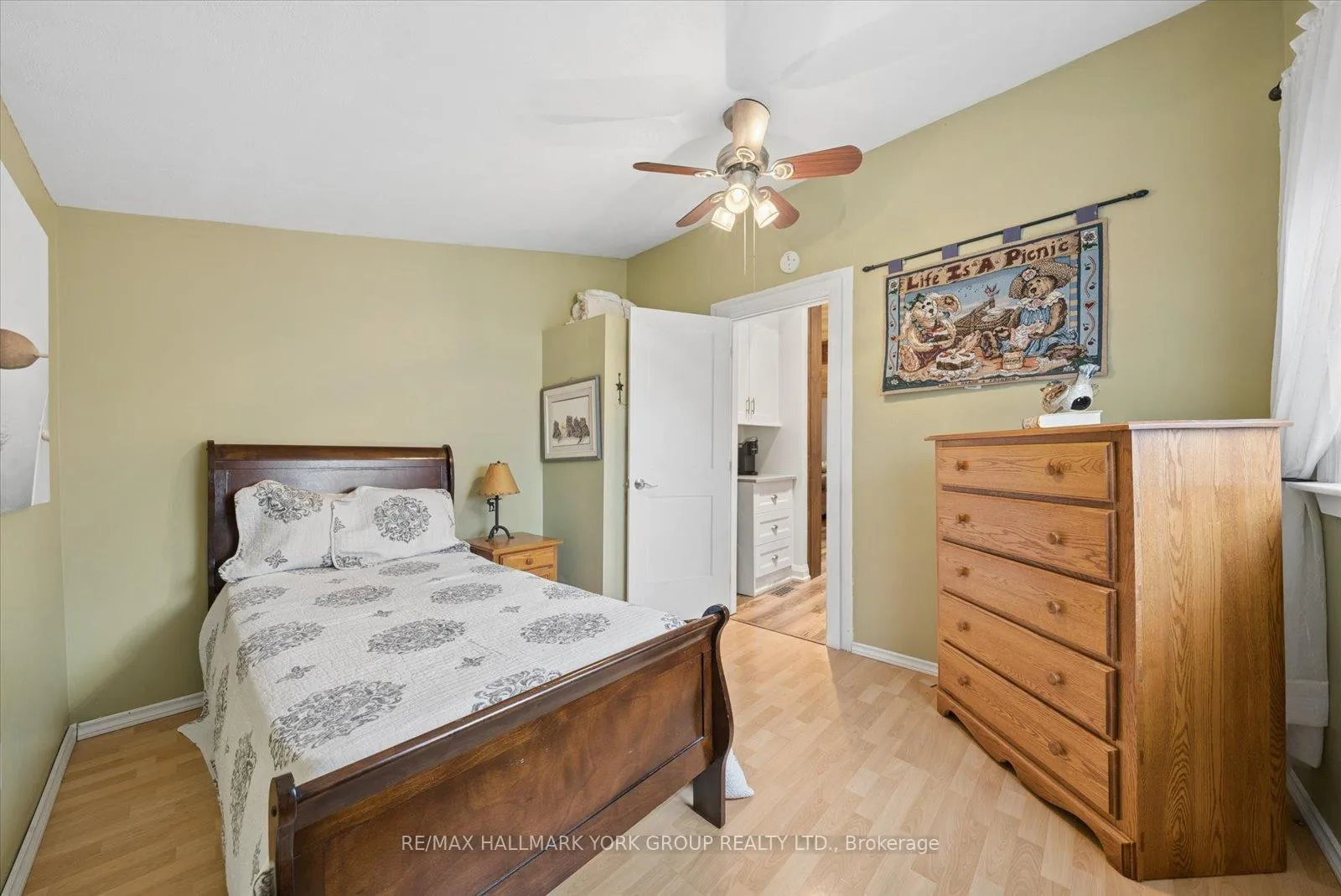 Photo 22 of 836 Crescent Beach Road, Georgina, Historic Lakeshore Communities — HOMEH