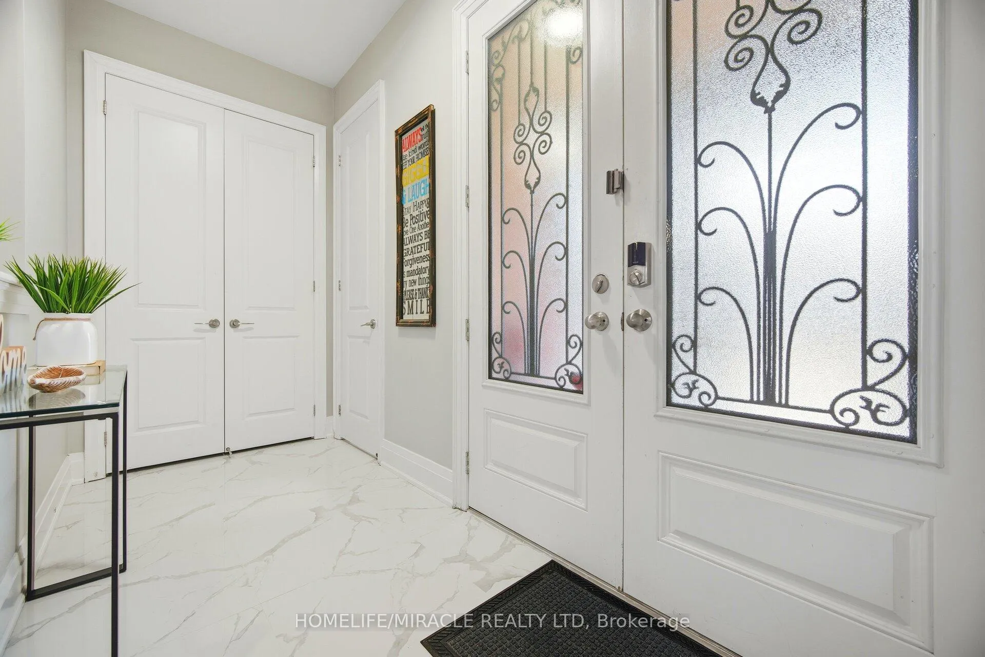 Photo 3 of 162 Coastline Drive, Brampton, Bram West — HOMEH