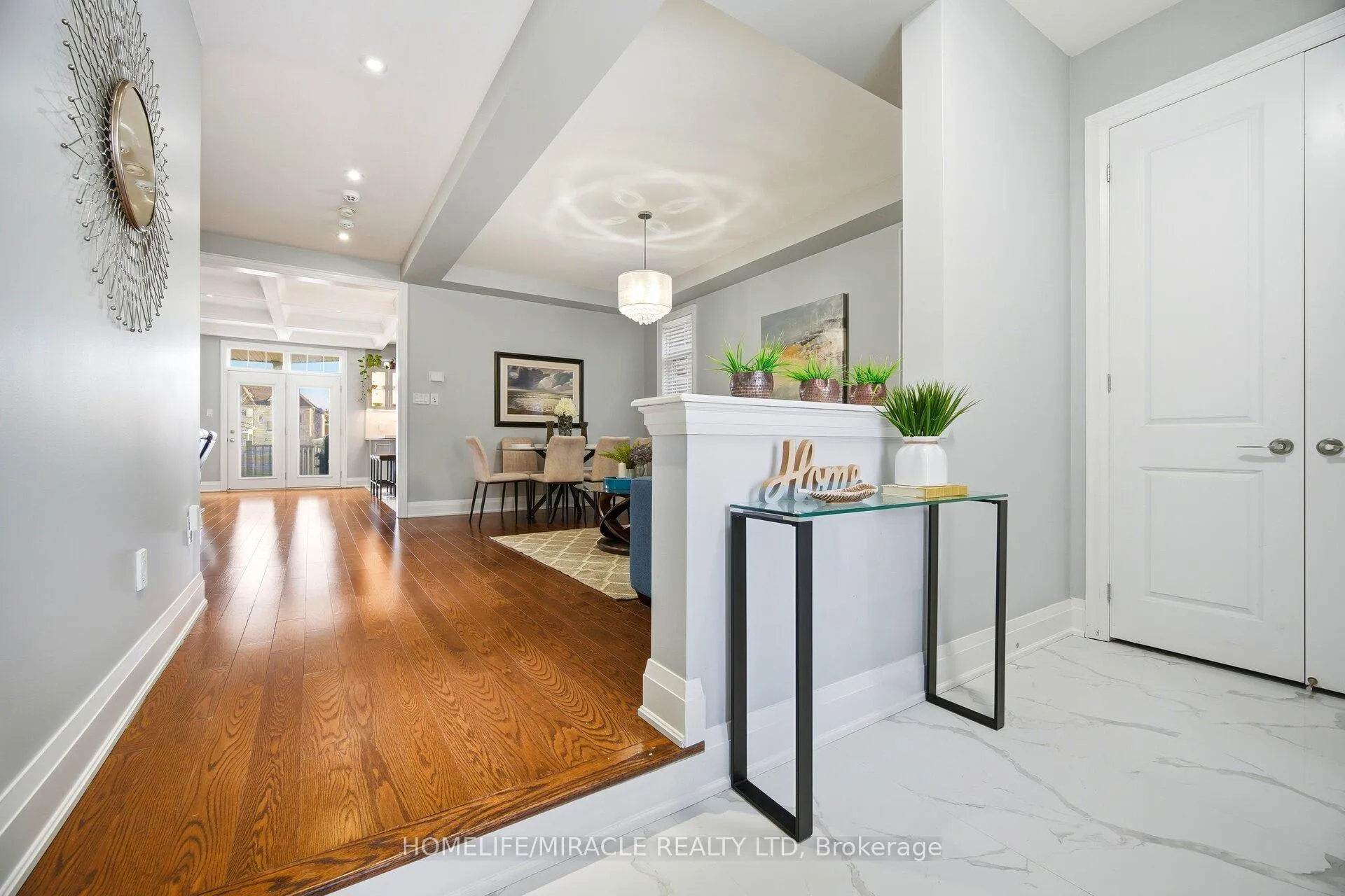 Photo 4 of 162 Coastline Drive, Brampton, Bram West — HOMEH
