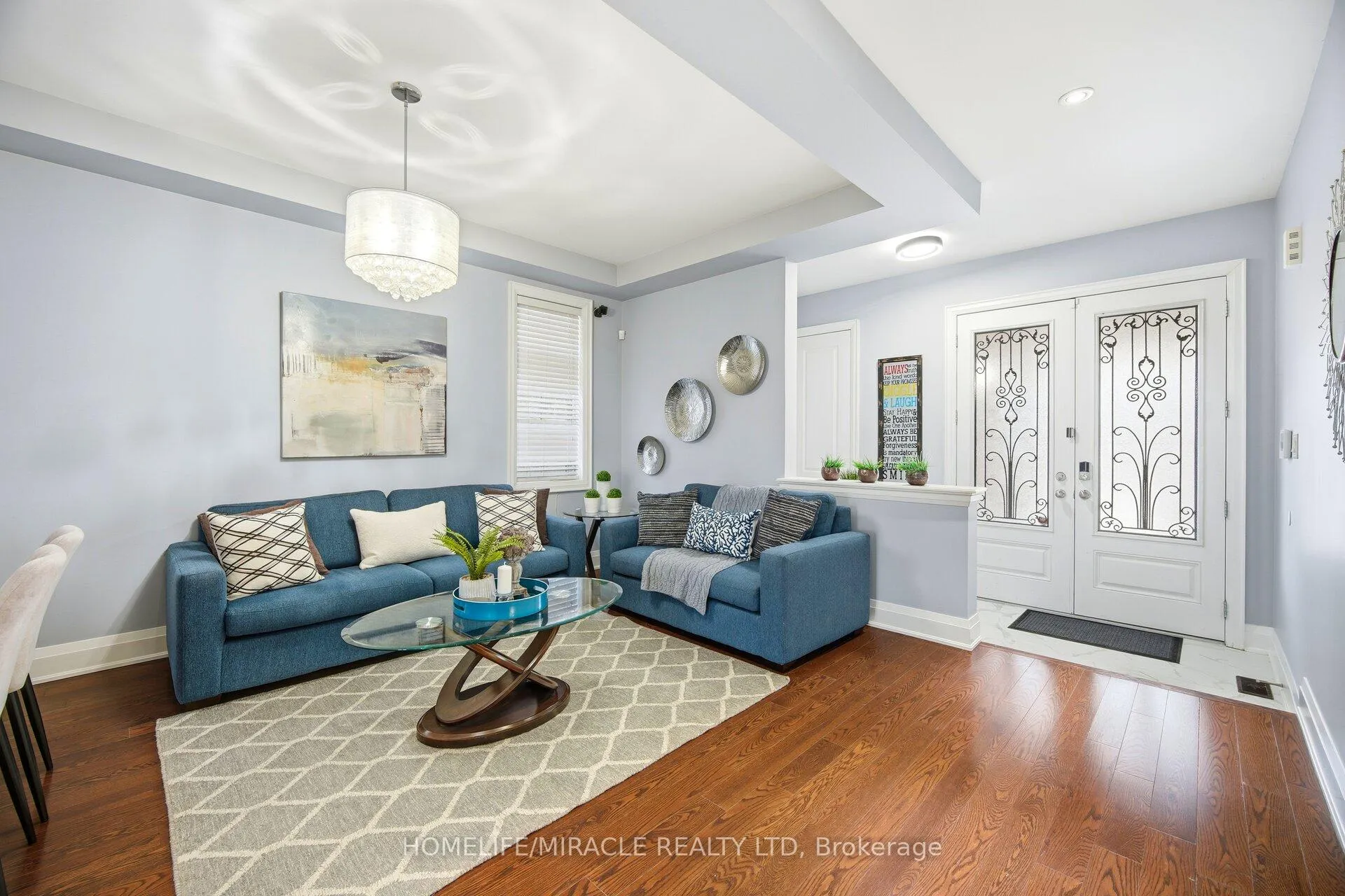 Photo 5 of 162 Coastline Drive, Brampton, Bram West — HOMEH