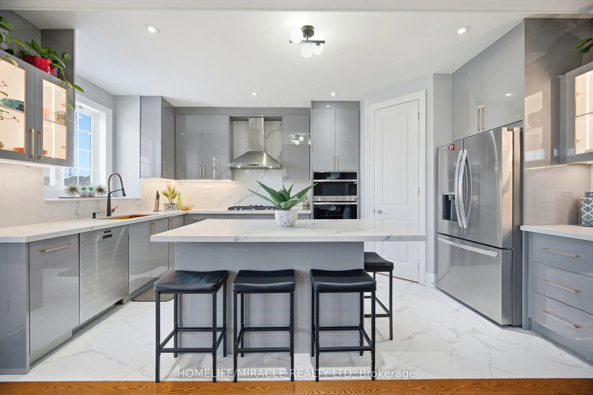 Photo 11 of 162 Coastline Drive, Brampton, Bram West — HOMEH