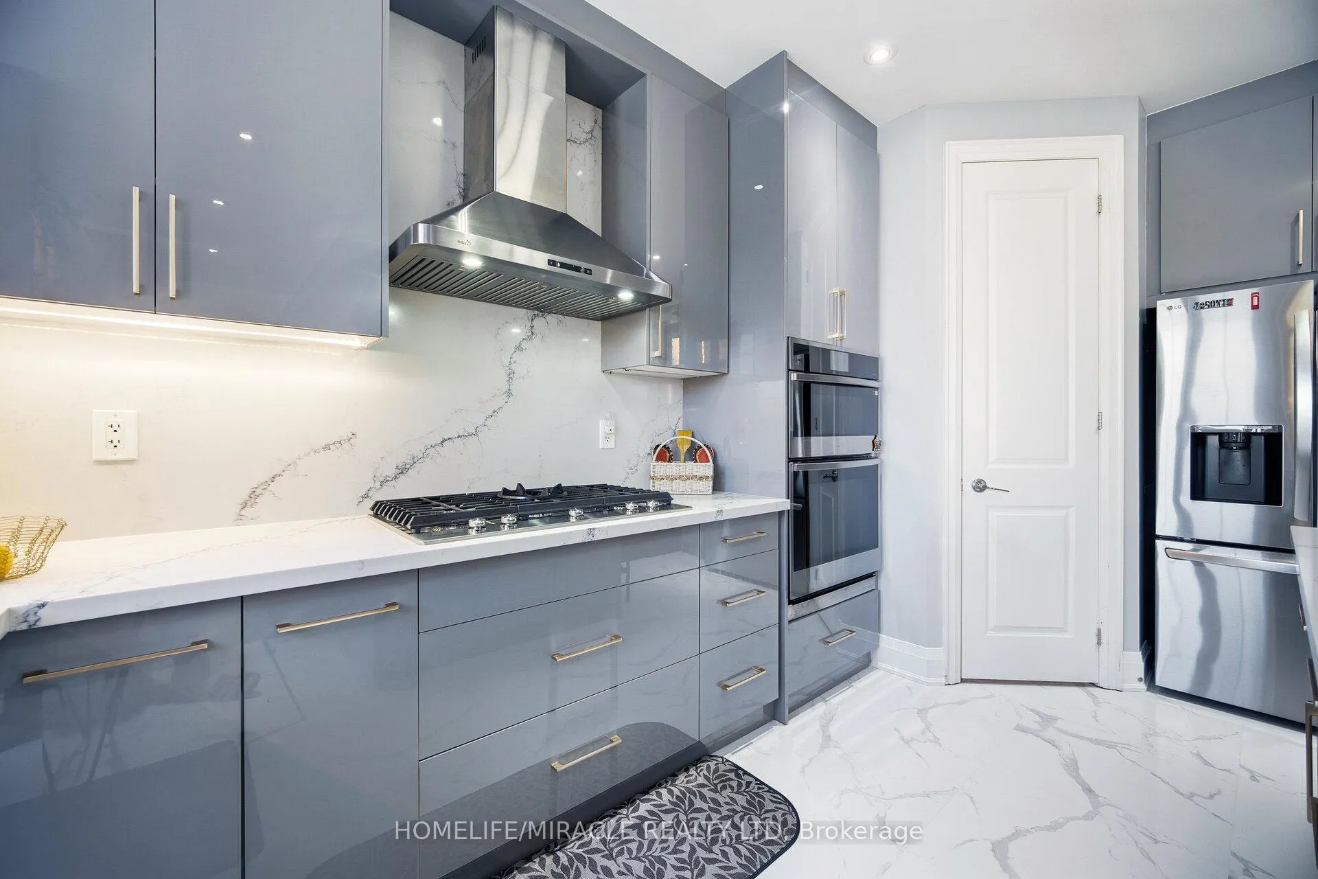 Photo 13 of 162 Coastline Drive, Brampton, Bram West — HOMEH