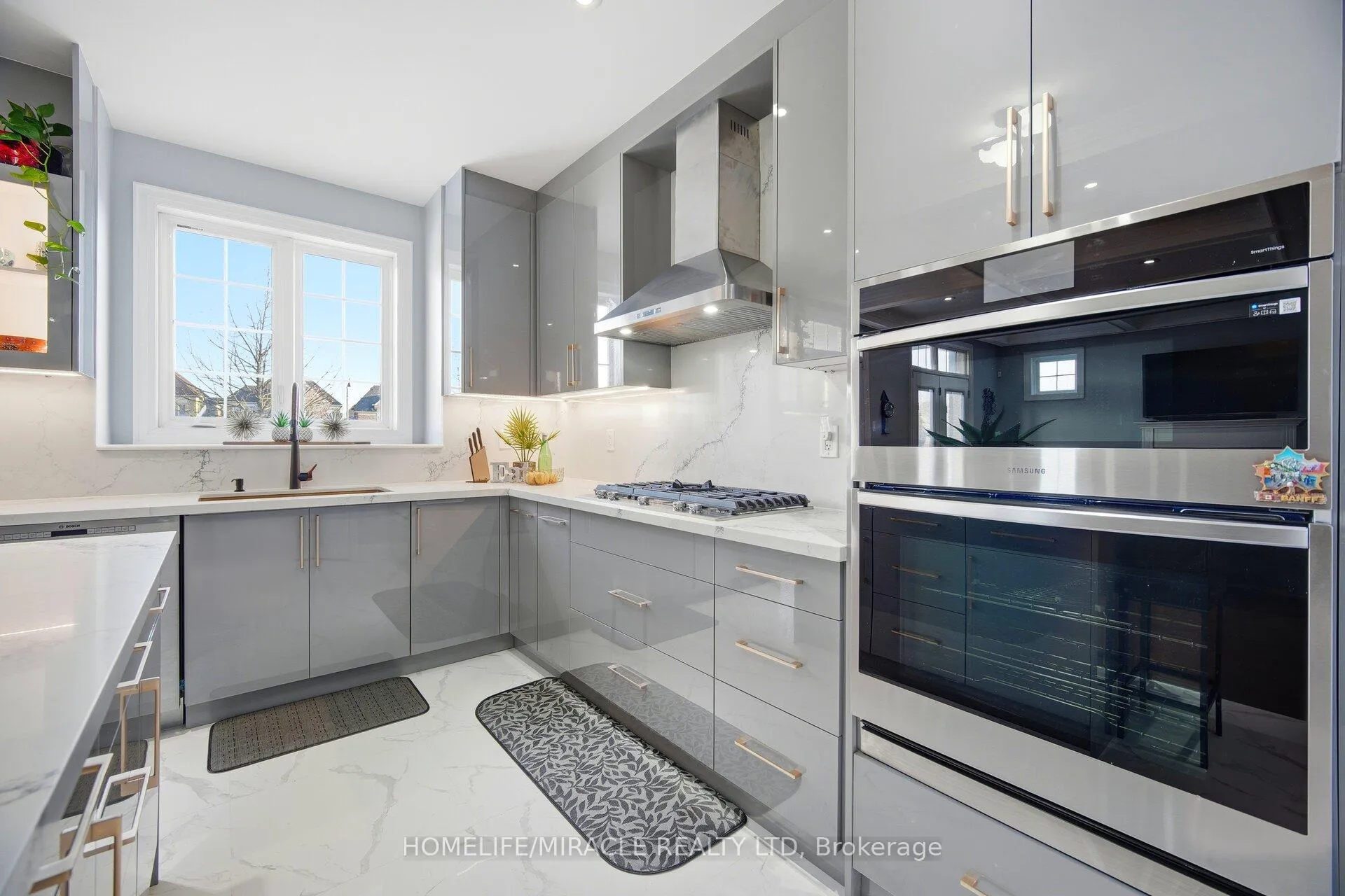 Photo 14 of 162 Coastline Drive, Brampton, Bram West — HOMEH