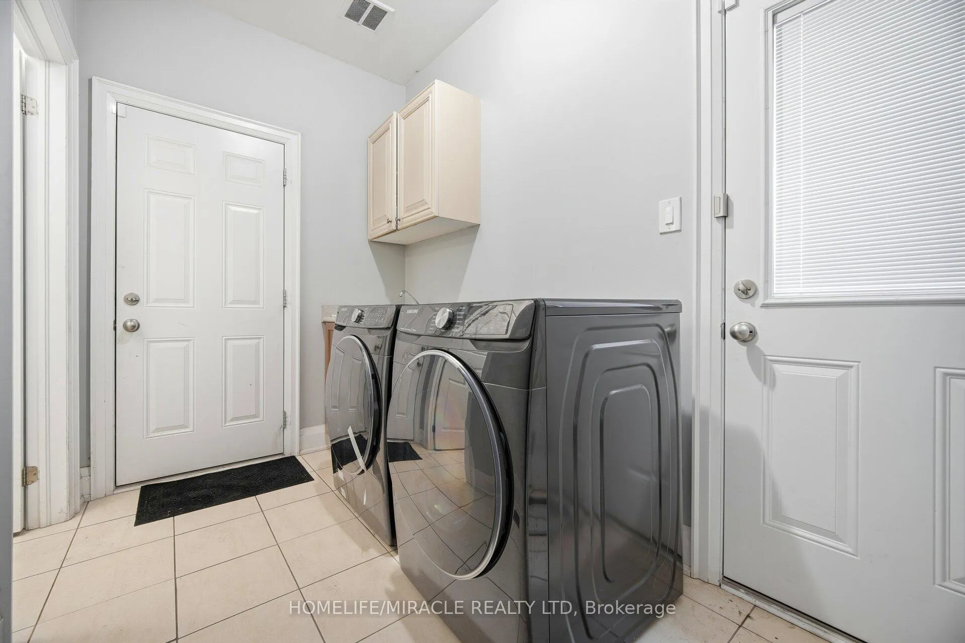 Photo 23 of 162 Coastline Drive, Brampton, Bram West — HOMEH