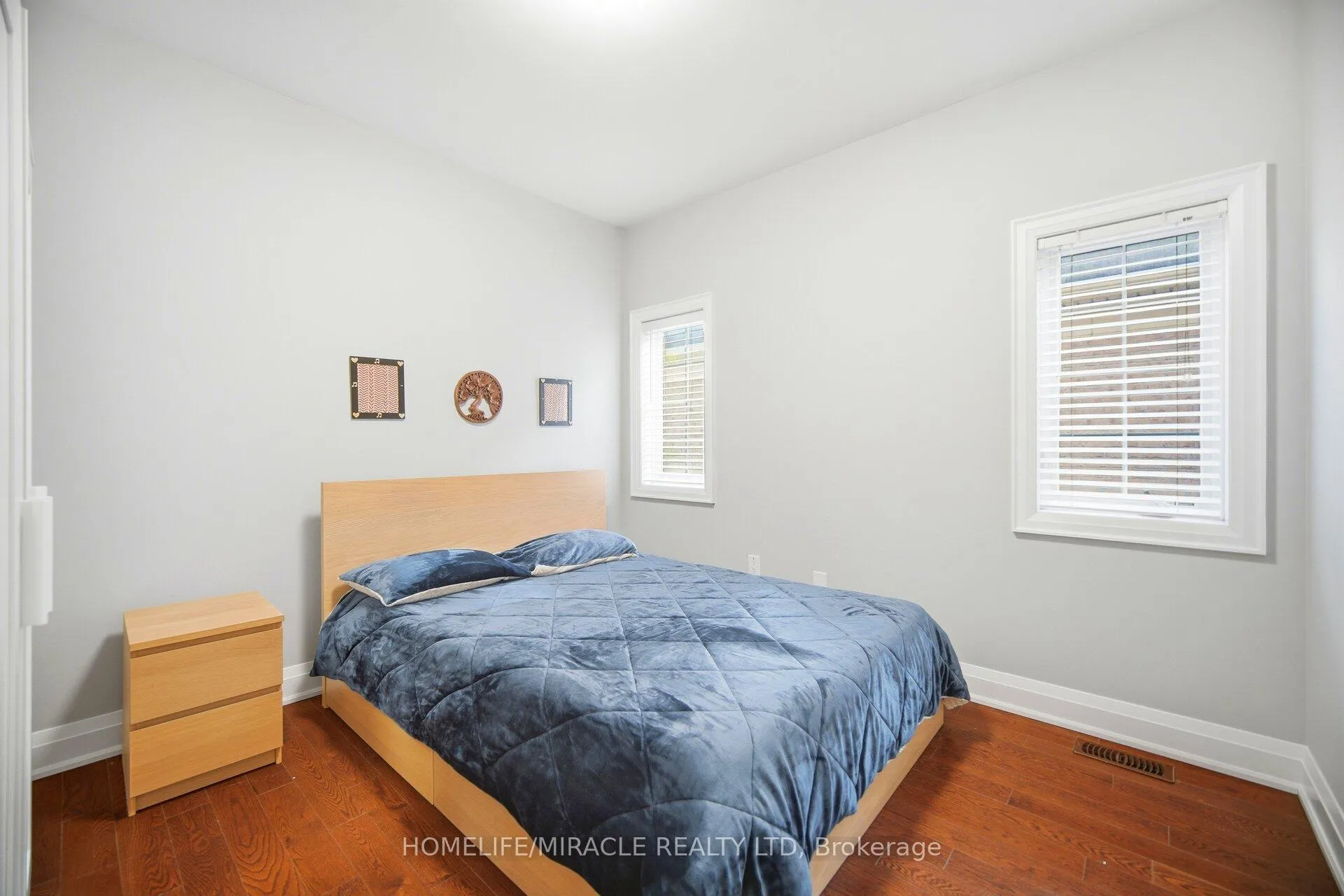 Photo 31 of 162 Coastline Drive, Brampton, Bram West — HOMEH