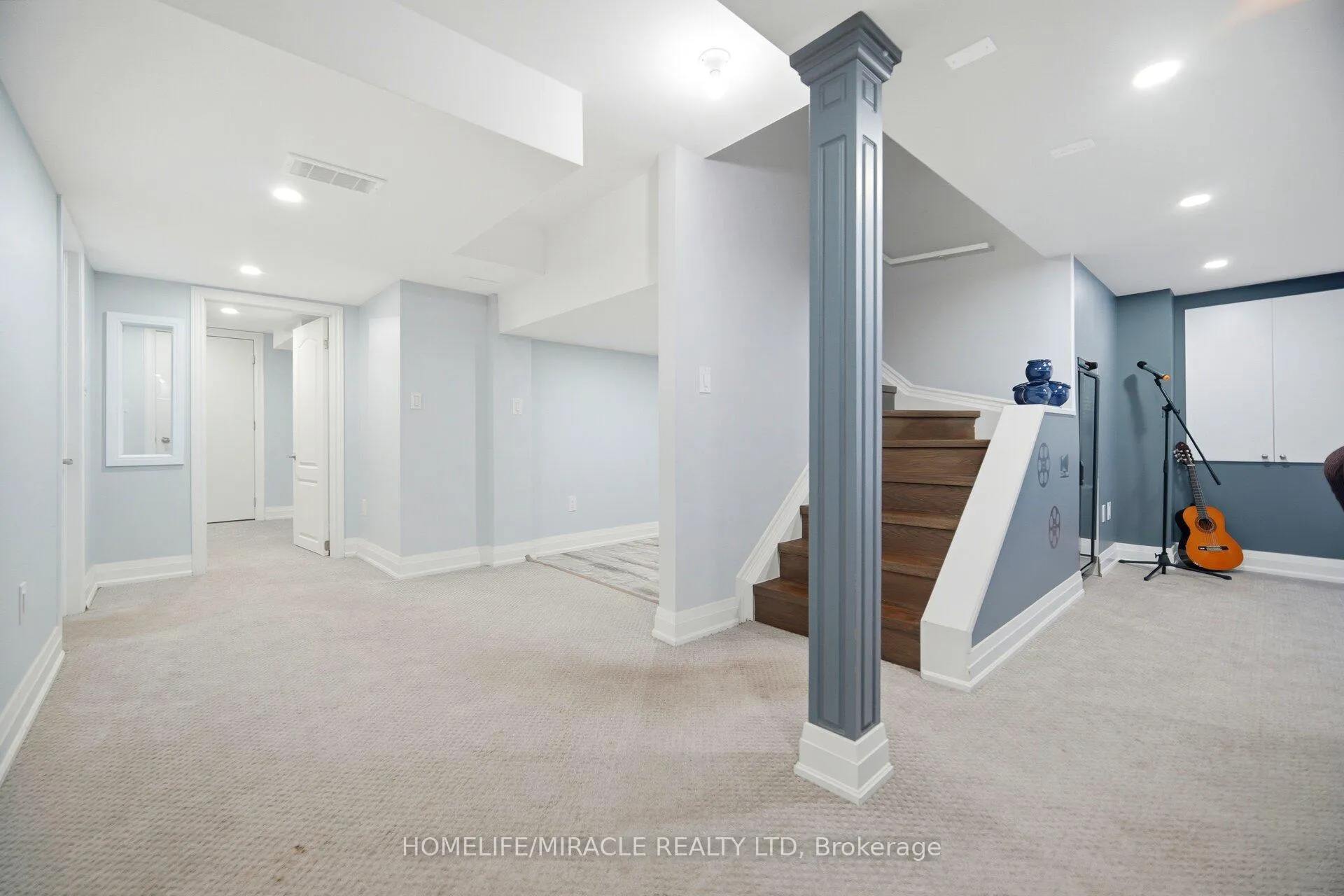 Photo 32 of 162 Coastline Drive, Brampton, Bram West — HOMEH