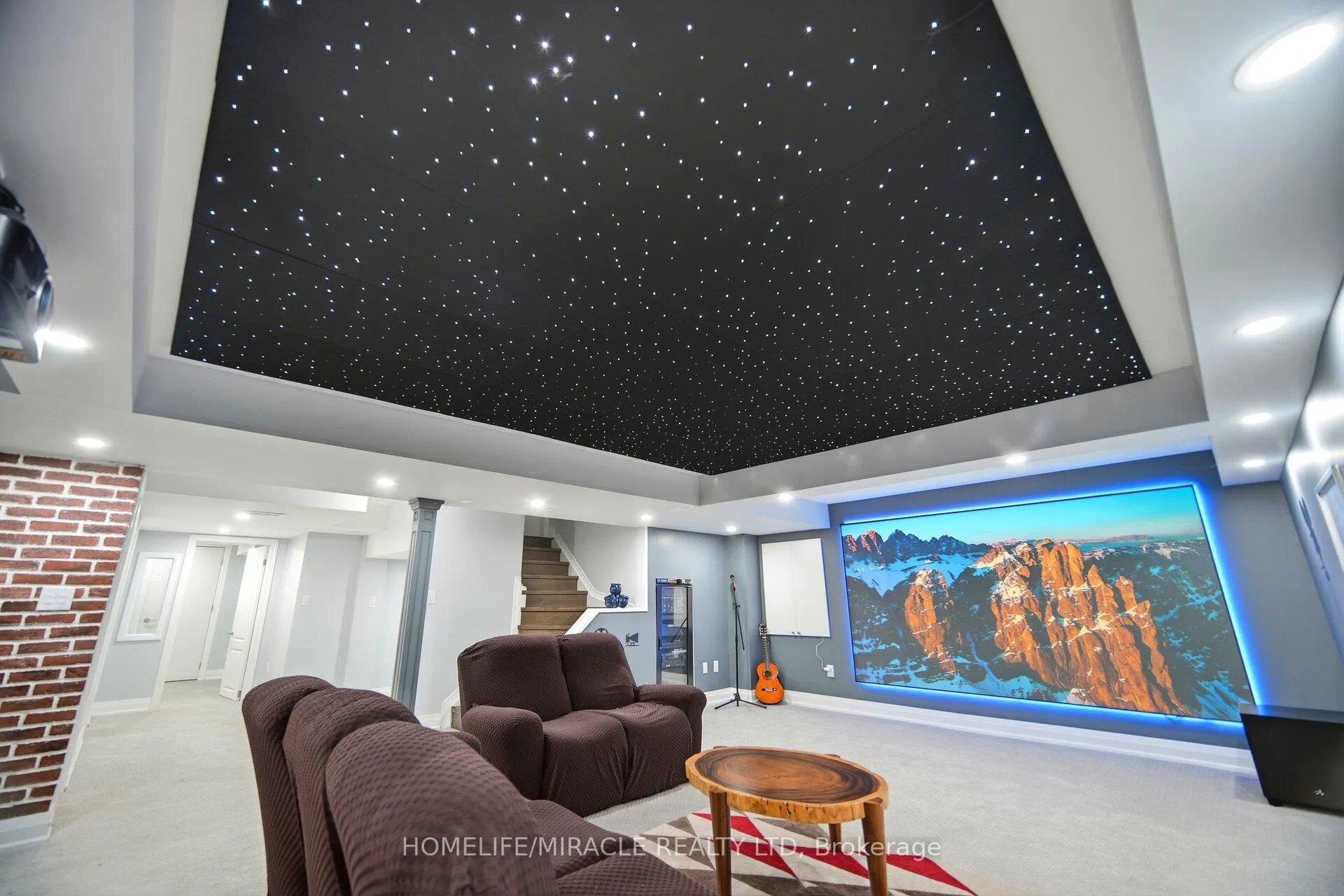Photo 37 of 162 Coastline Drive, Brampton, Bram West — HOMEH