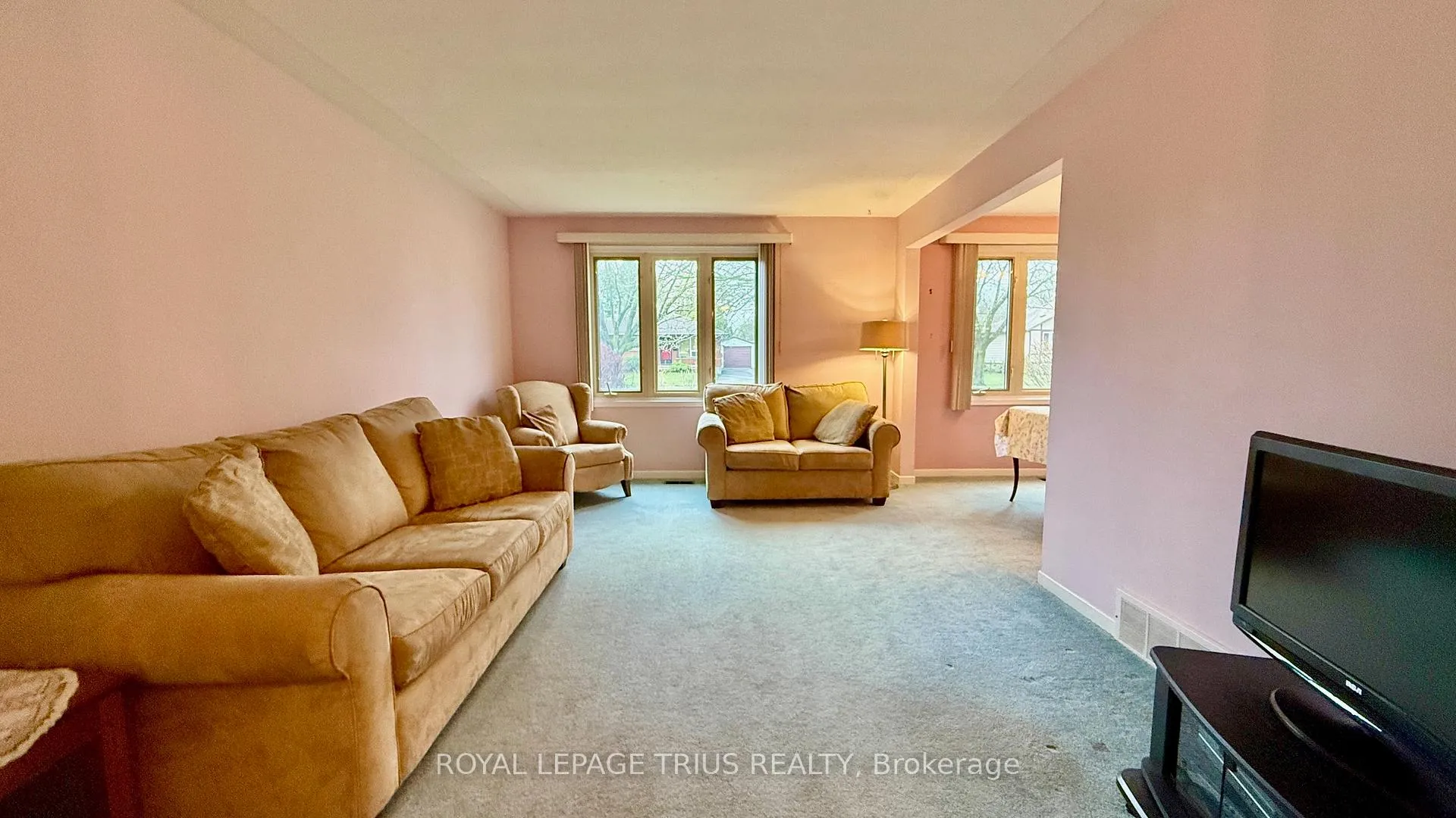 Photo 3 of 123 Oak Street, Norfolk, Simcoe — HOMEH