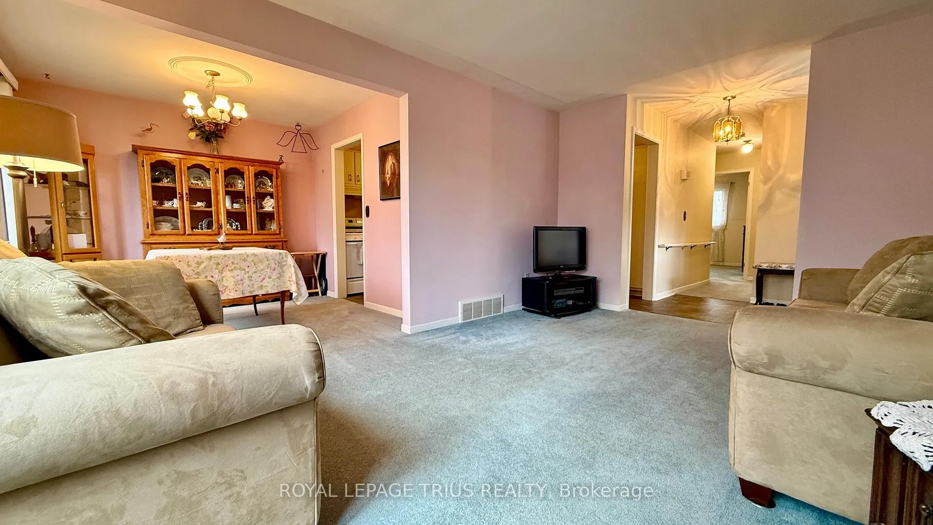 Photo 5 of 123 Oak Street, Norfolk, Simcoe — HOMEH