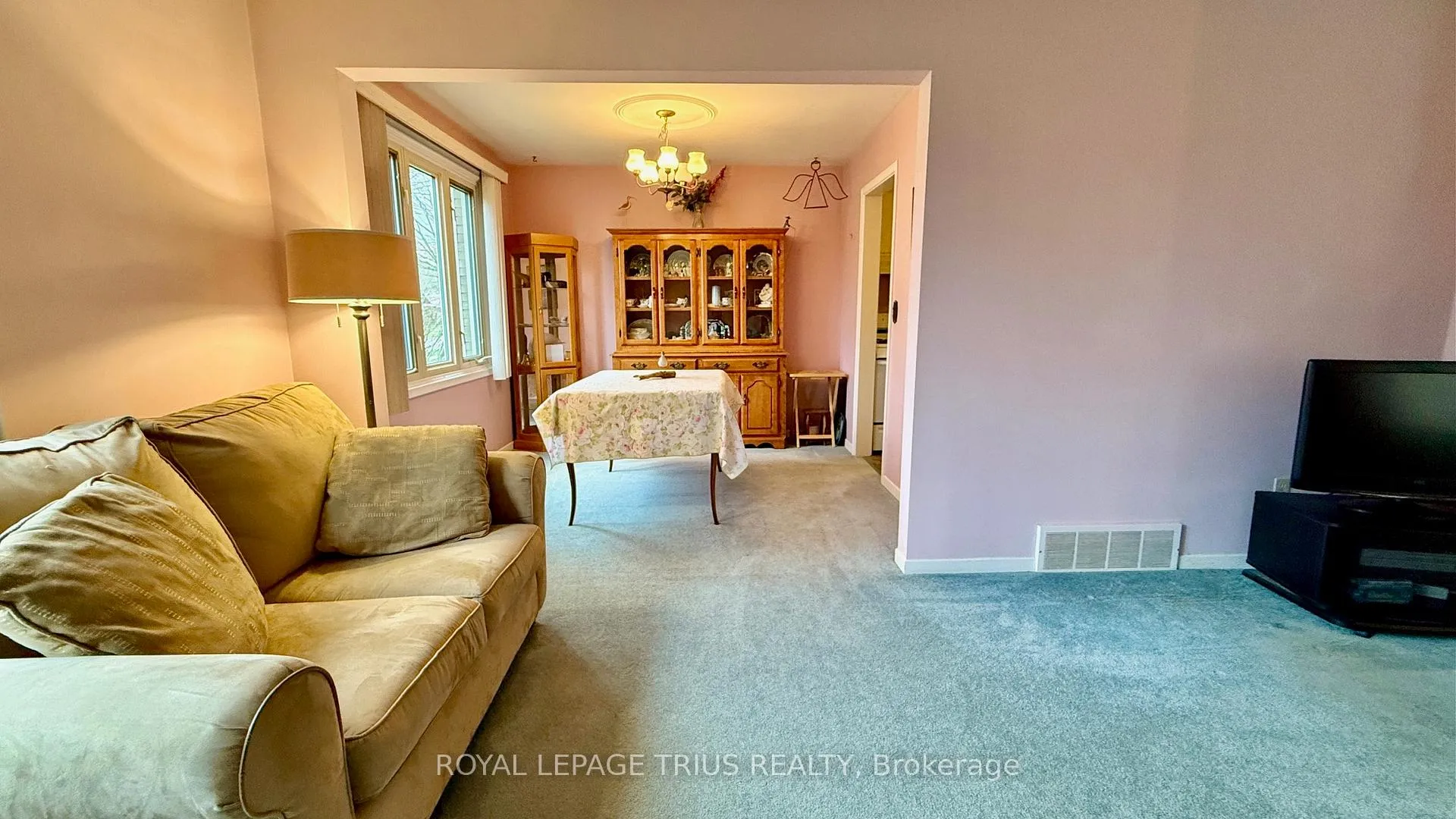 Photo 6 of 123 Oak Street, Norfolk, Simcoe — HOMEH