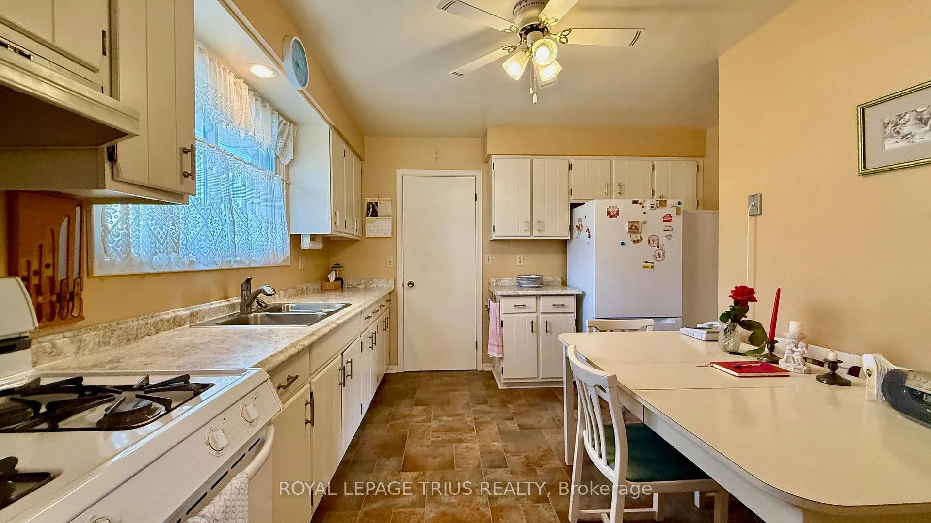 Photo 9 of 123 Oak Street, Norfolk, Simcoe — HOMEH