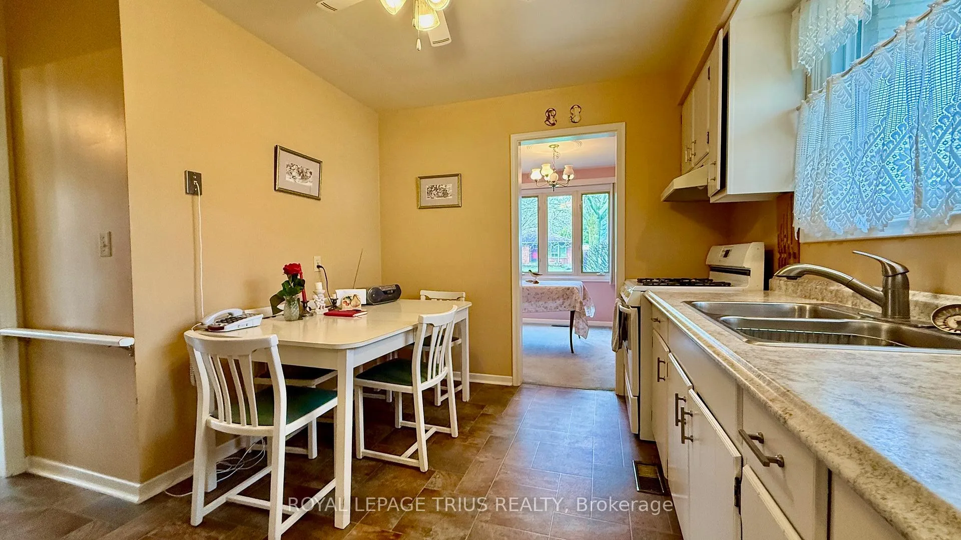 Photo 10 of 123 Oak Street, Norfolk, Simcoe — HOMEH
