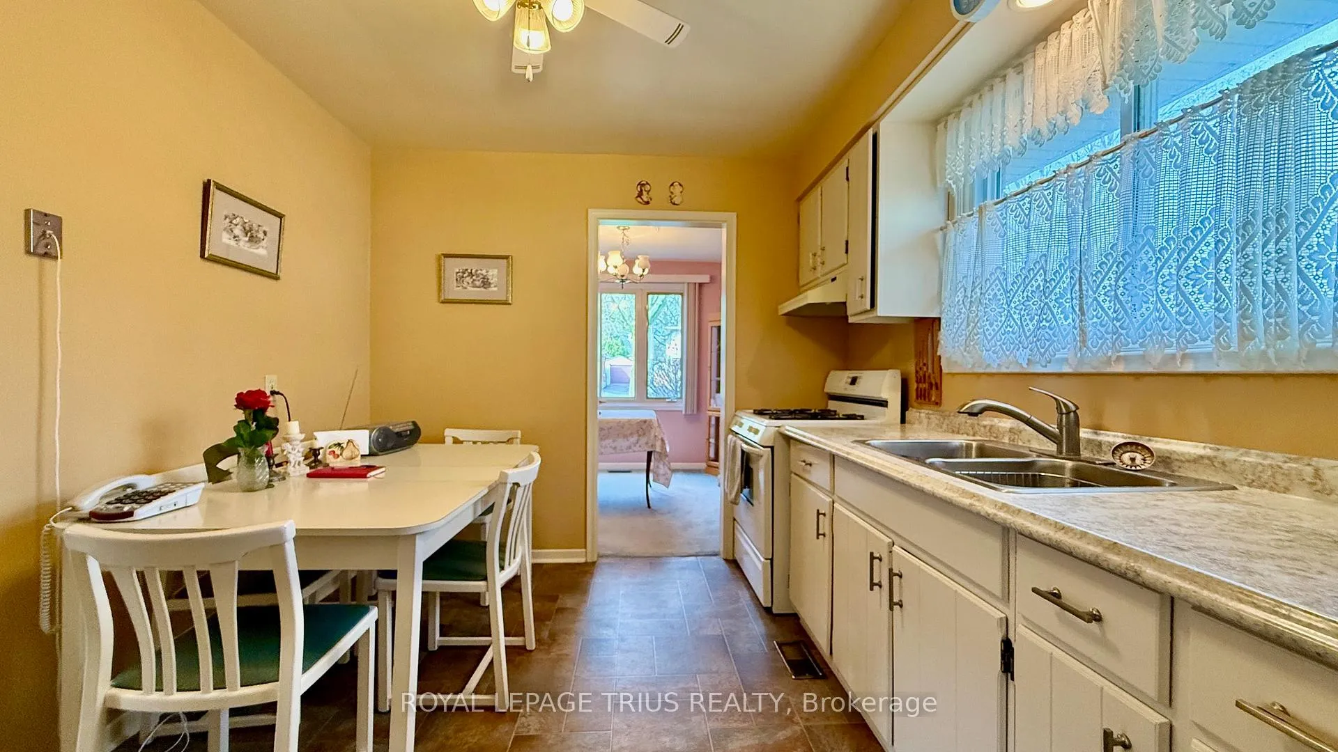 Photo 11 of 123 Oak Street, Norfolk, Simcoe — HOMEH