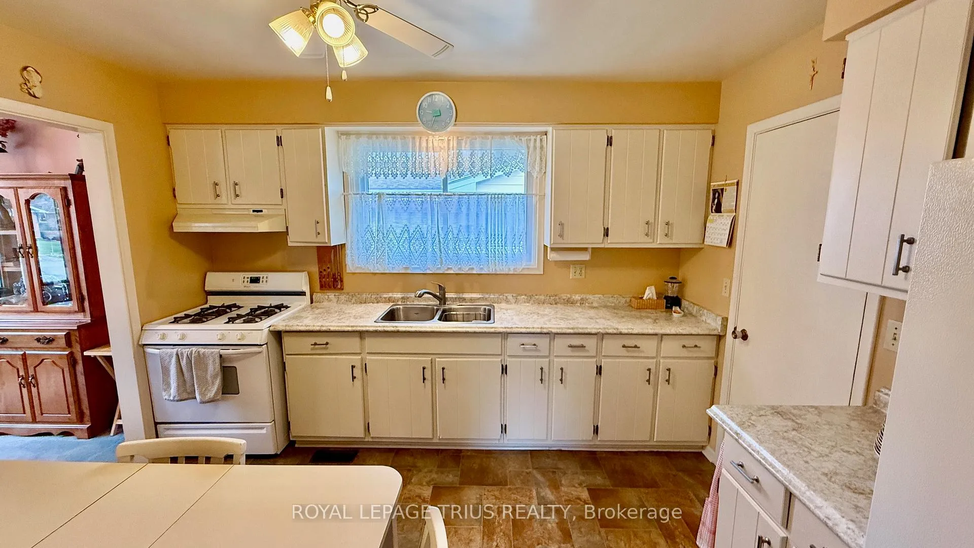 Photo 12 of 123 Oak Street, Norfolk, Simcoe — HOMEH