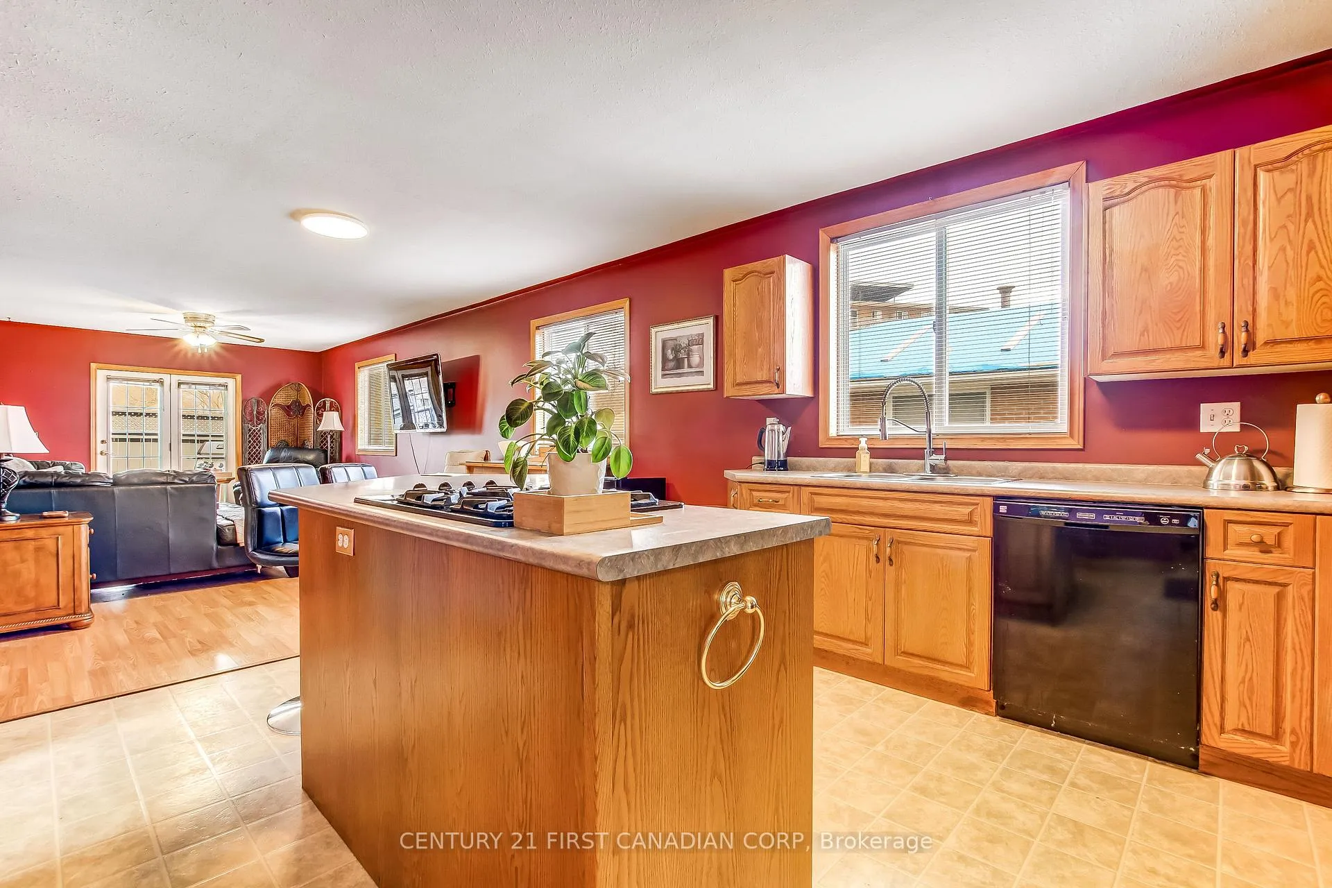 Photo 5 of 114 Connaught Avenue, London, East G — HOMEH