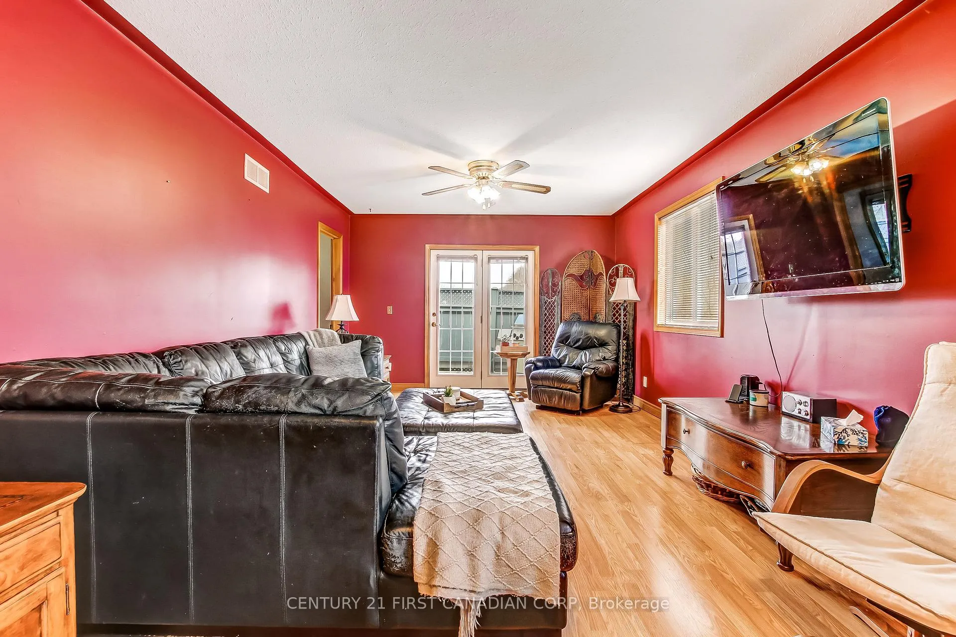 Photo 9 of 114 Connaught Avenue, London, East G — HOMEH