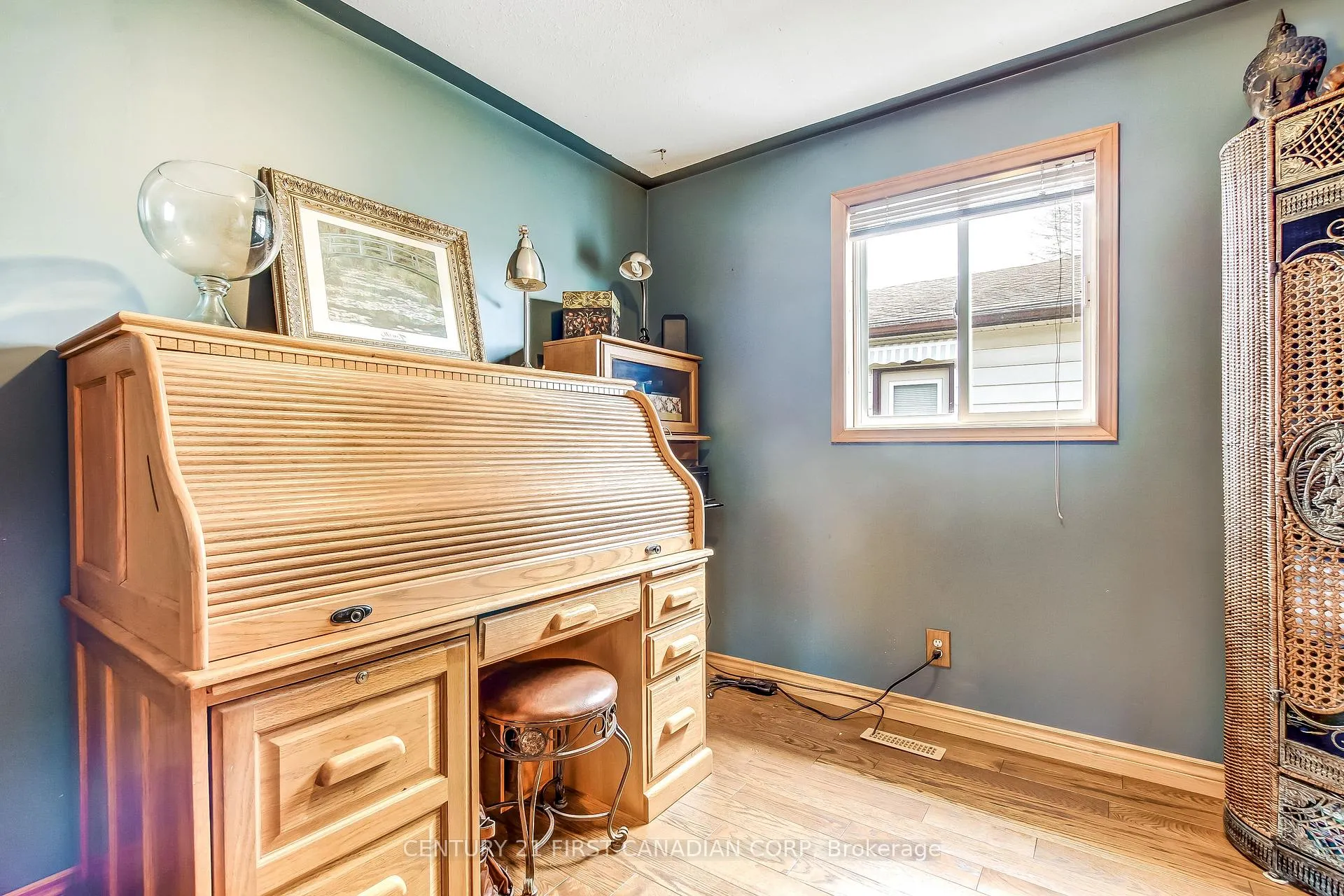 Photo 12 of 114 Connaught Avenue, London, East G — HOMEH