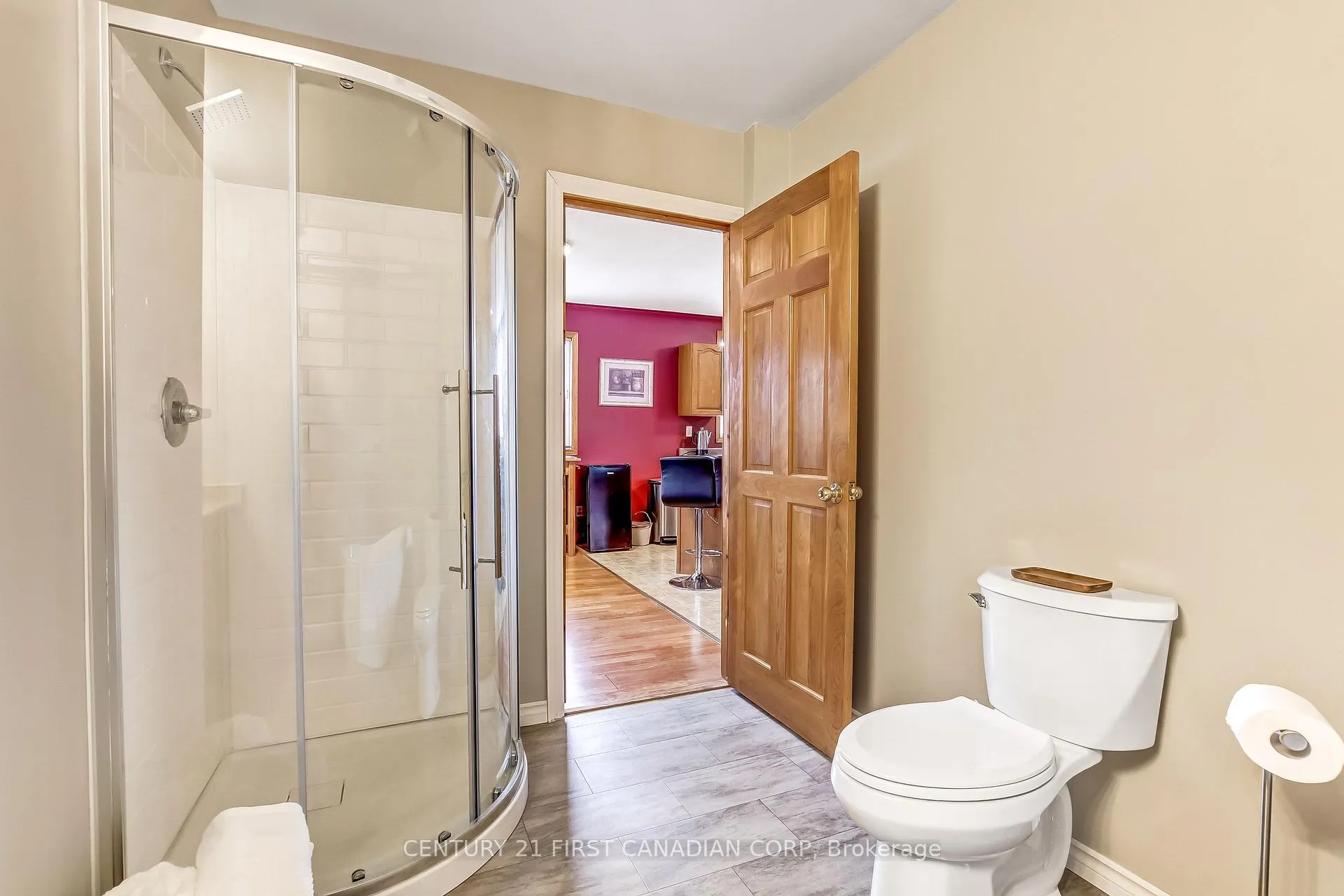 Photo 14 of 114 Connaught Avenue, London, East G — HOMEH