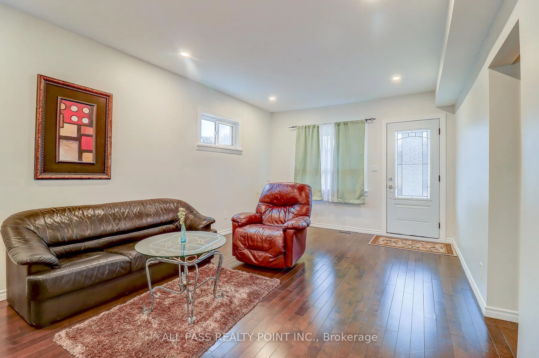 Photo 5 of 104 Conant Street, Oshawa, Lakeview — HOMEH