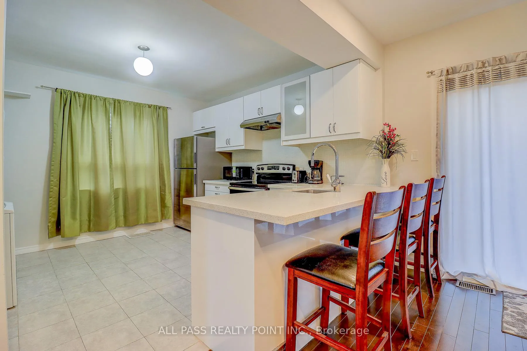Photo 8 of 104 Conant Street, Oshawa, Lakeview — HOMEH