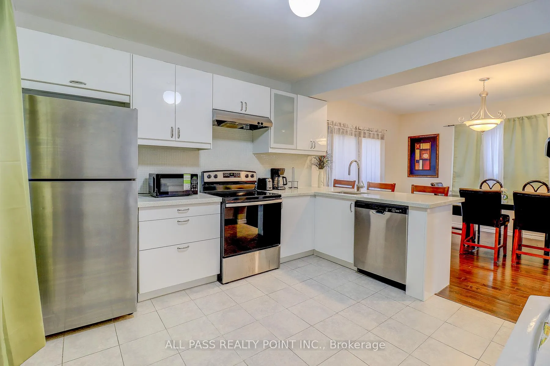 Photo 10 of 104 Conant Street, Oshawa, Lakeview — HOMEH