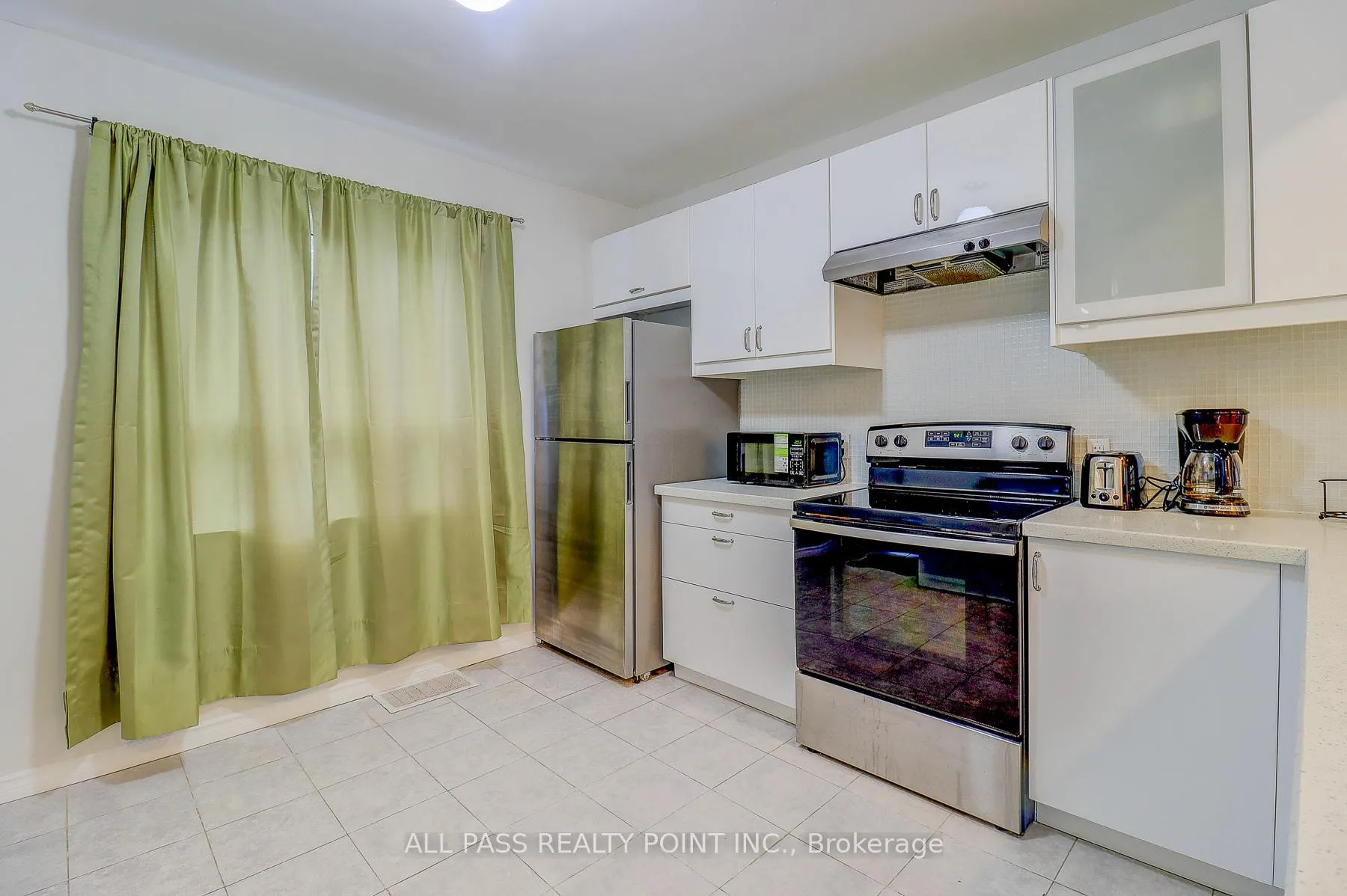 Photo 11 of 104 Conant Street, Oshawa, Lakeview — HOMEH