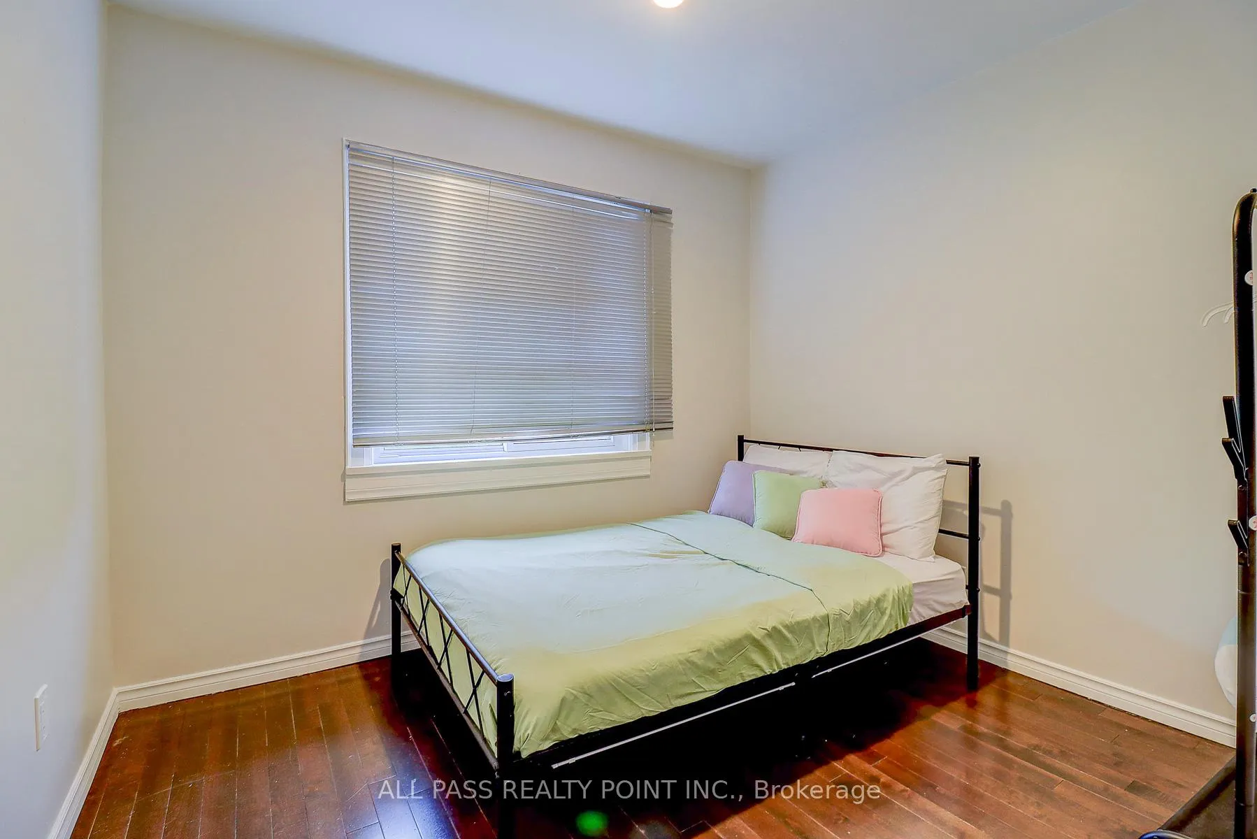 Photo 12 of 104 Conant Street, Oshawa, Lakeview — HOMEH
