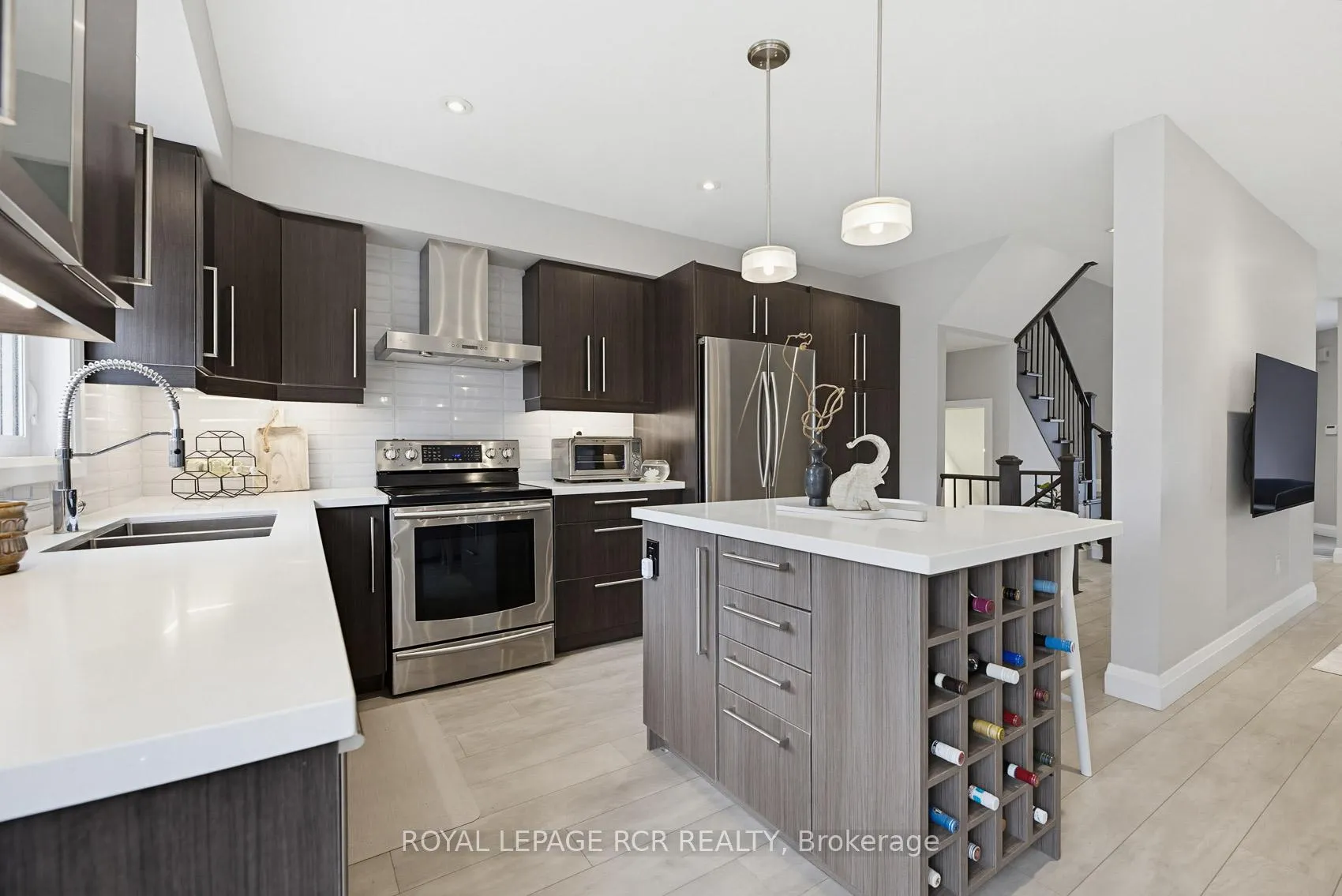 Photo 8 of 42 Archbury Circle, Caledon, Bolton East — HOMEH